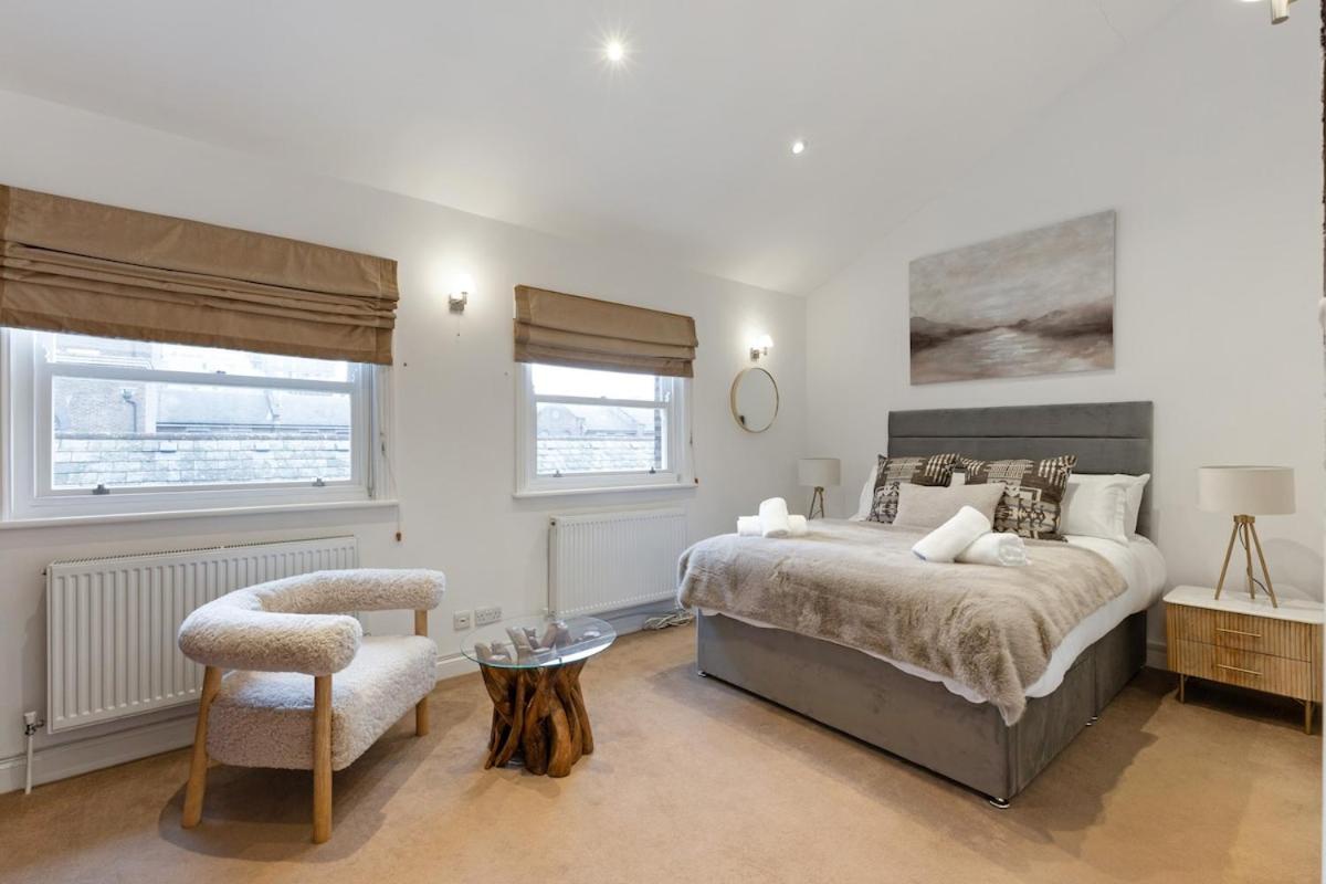 The Riverbank Hideaway Londen