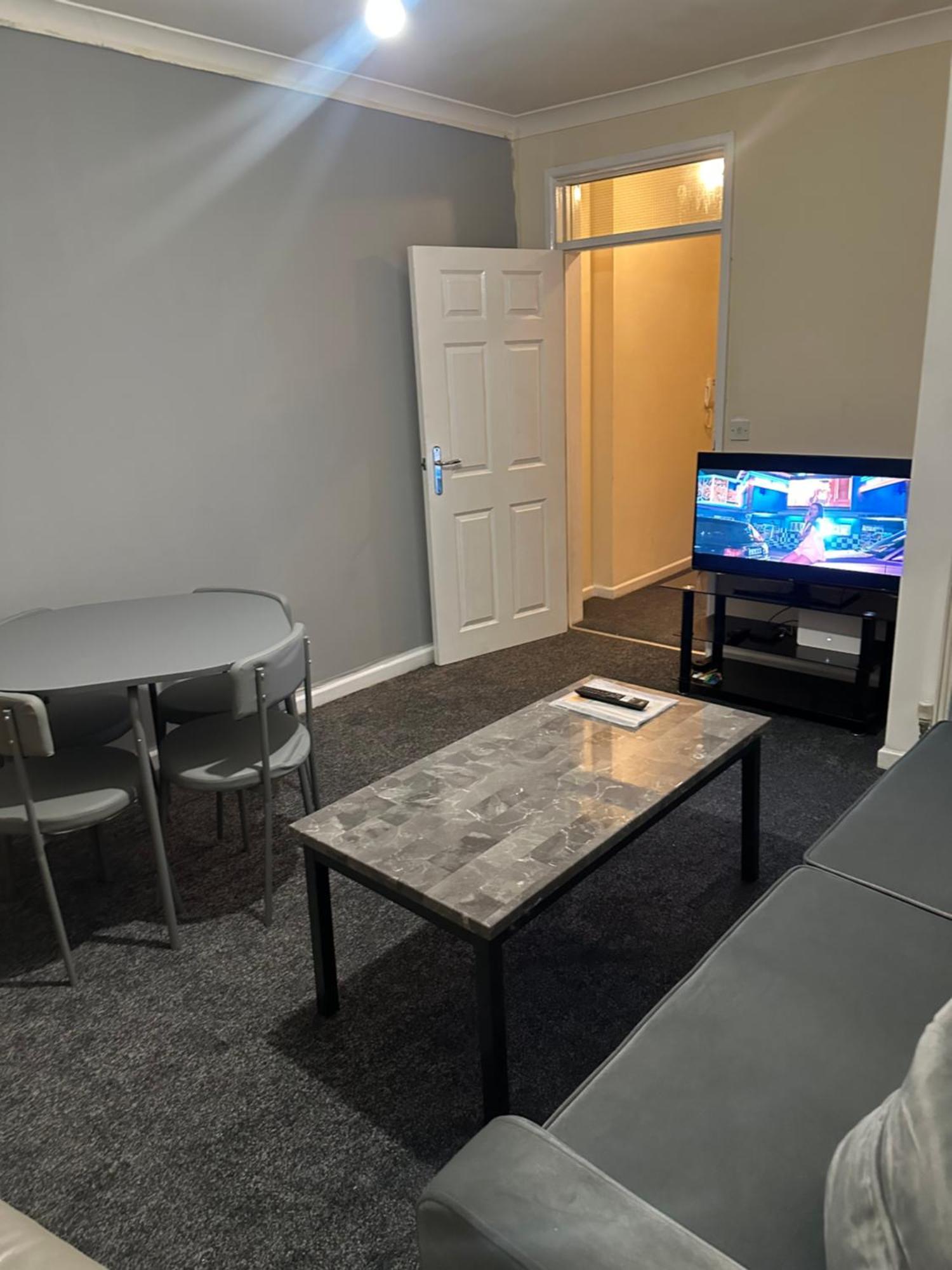 Great 2 Bed Apartment London
