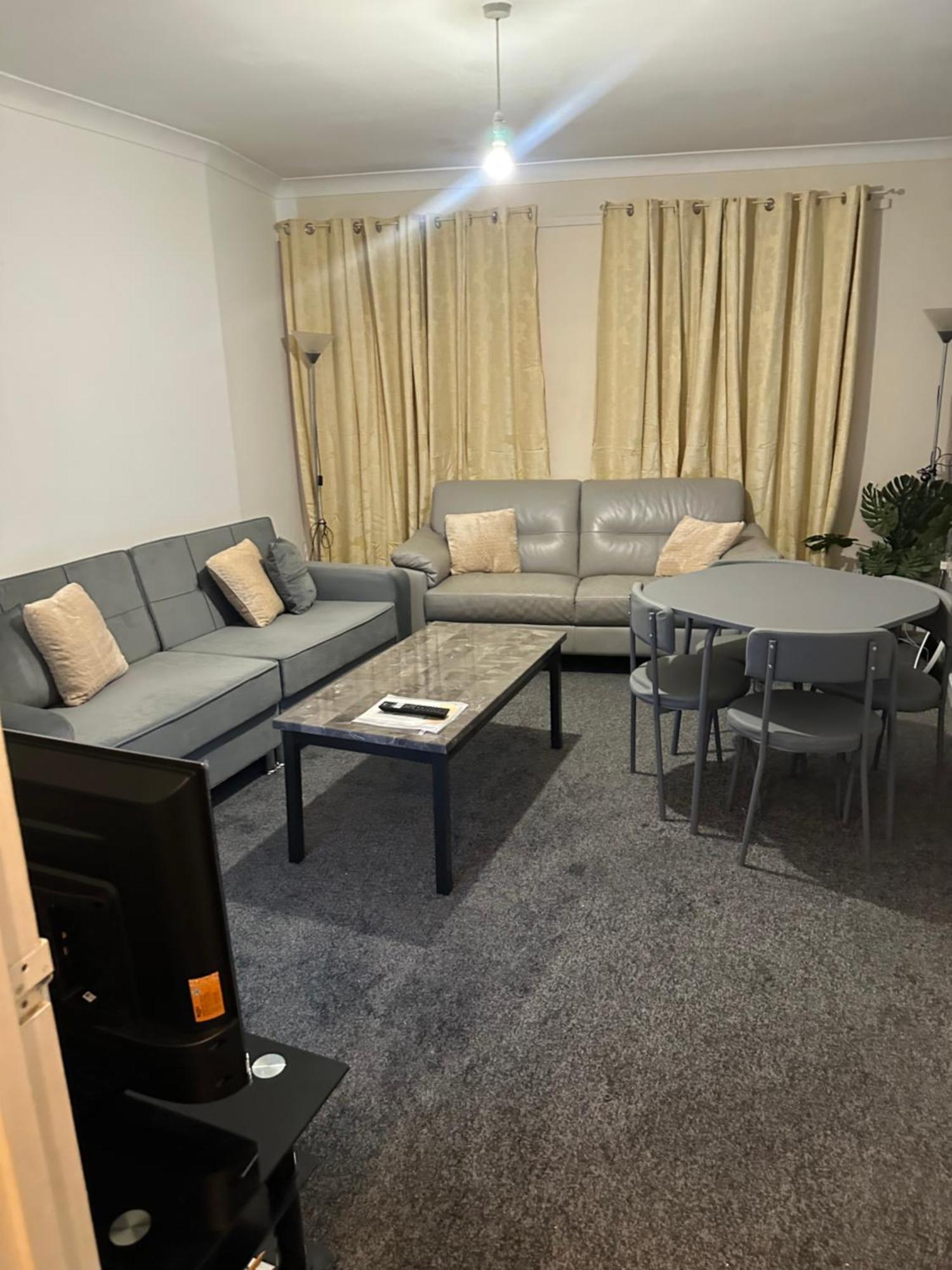 Apartment Great 2 Bed London