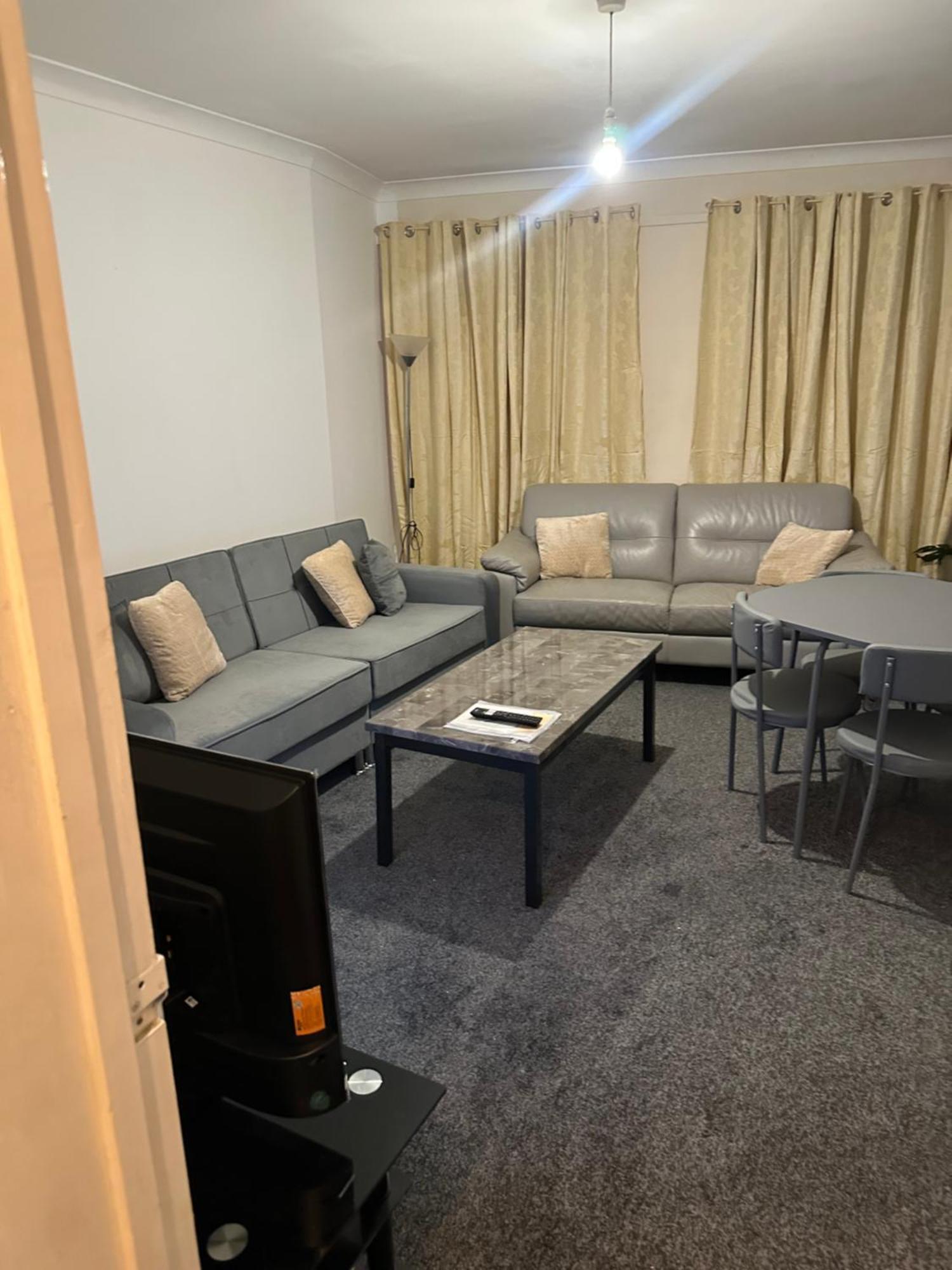 Great 2 Bed Apartment London