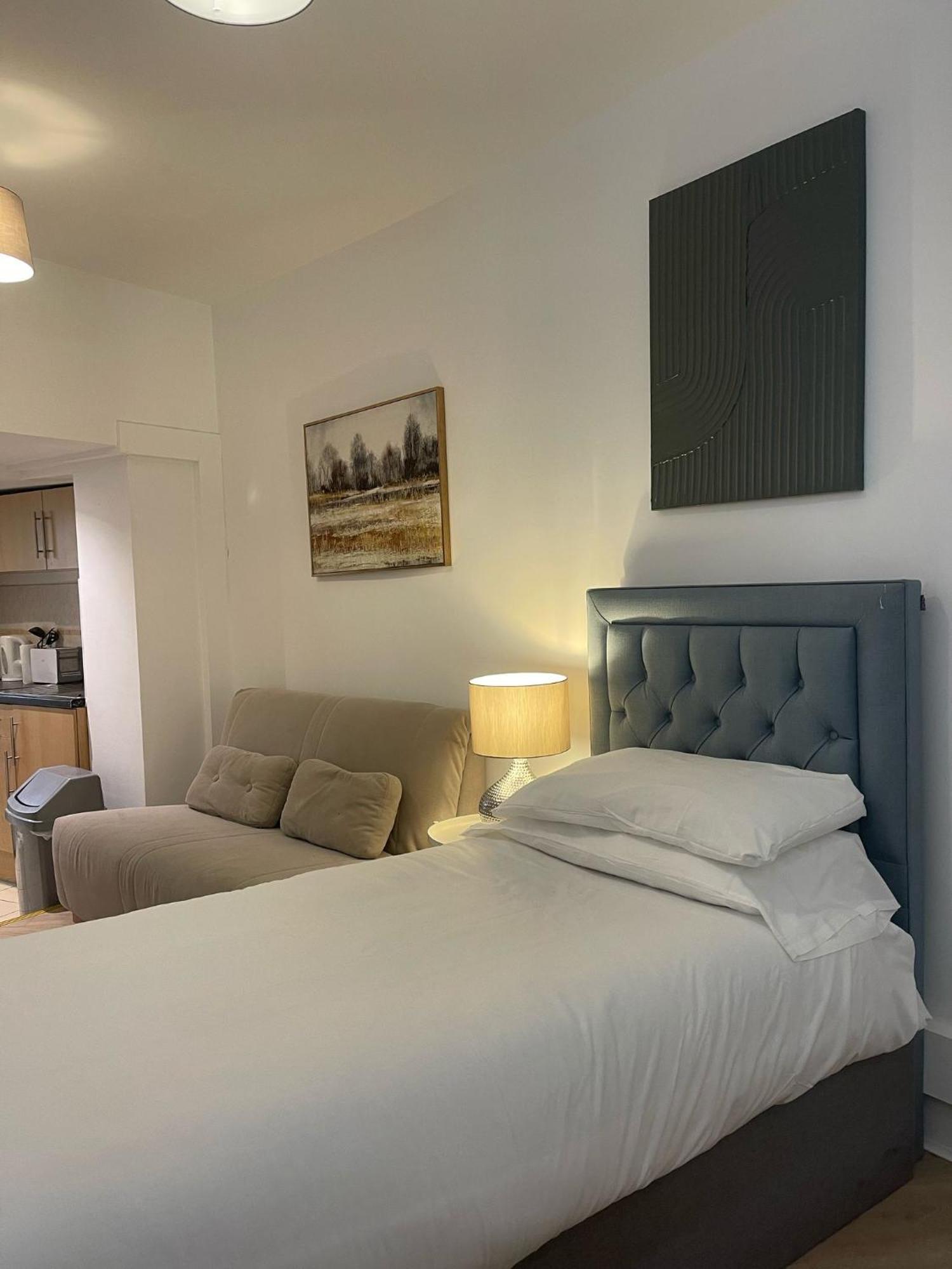Quintuple Close To King's Cross *