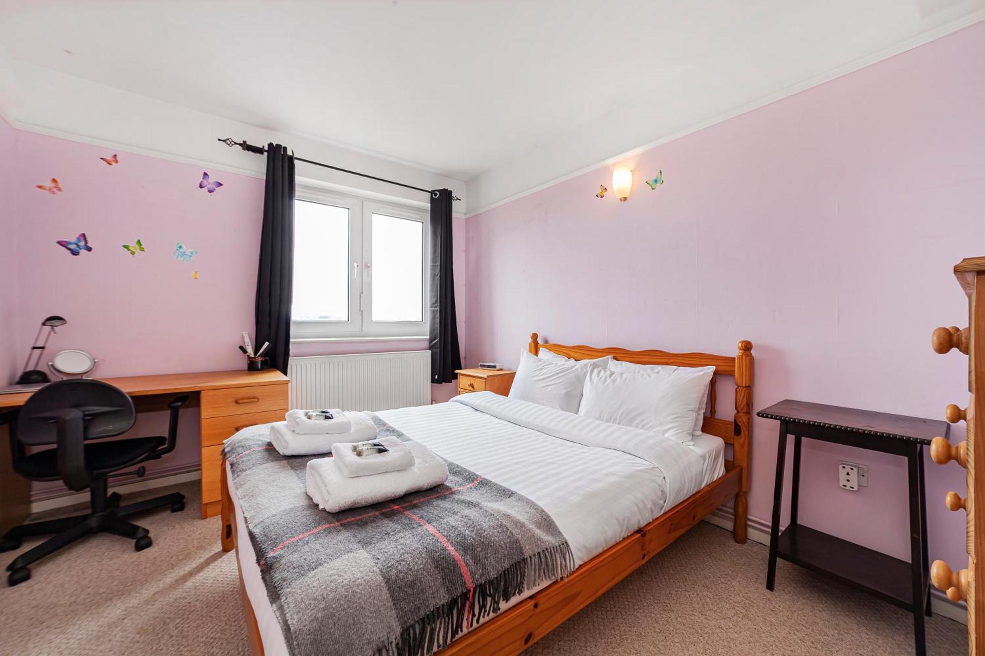 Elegant 1br Flat With Balcony & View, Walworth Apartment