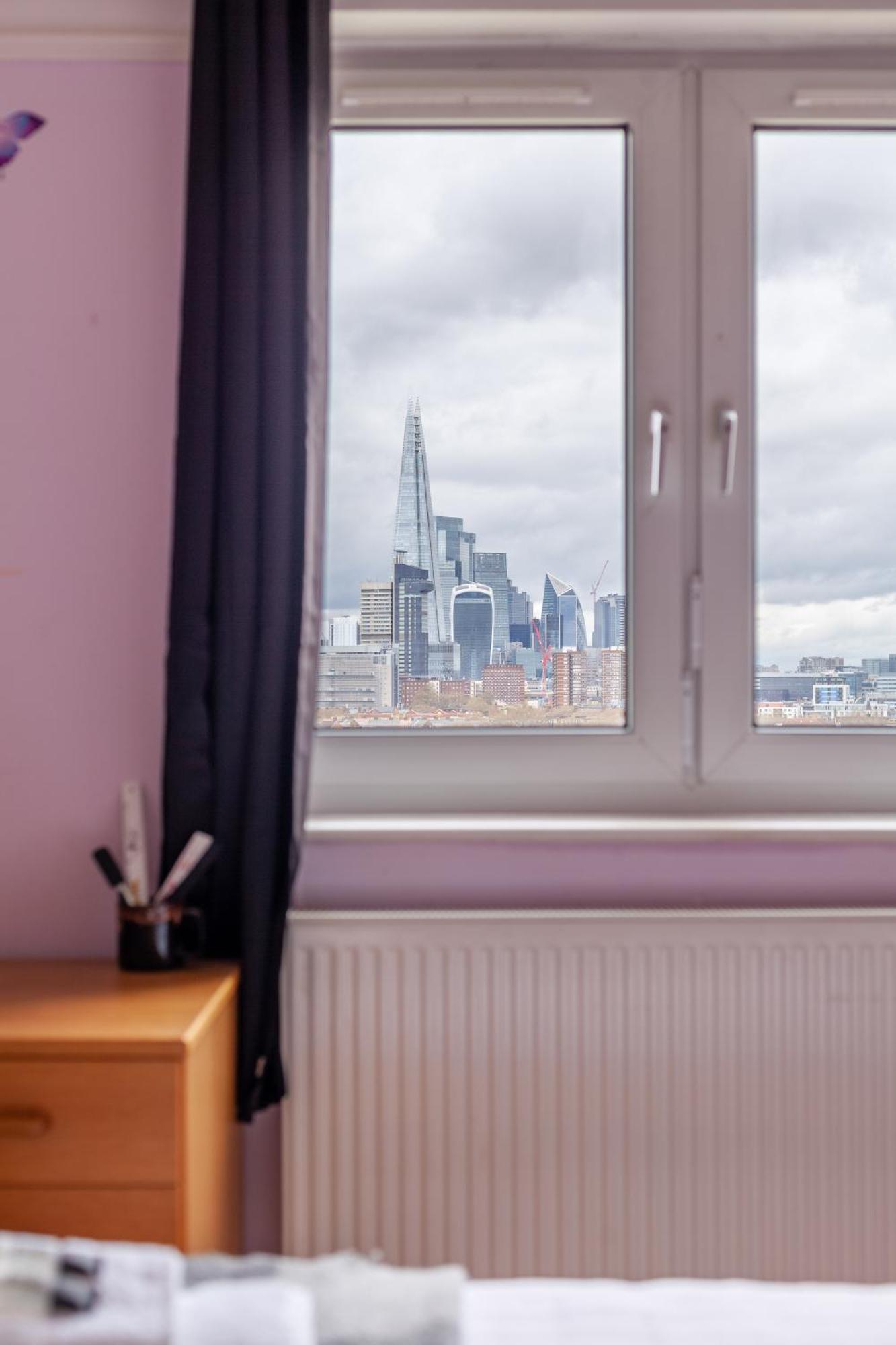 Apartment Elegant 1br Flat With Balcony & View, Walworth *