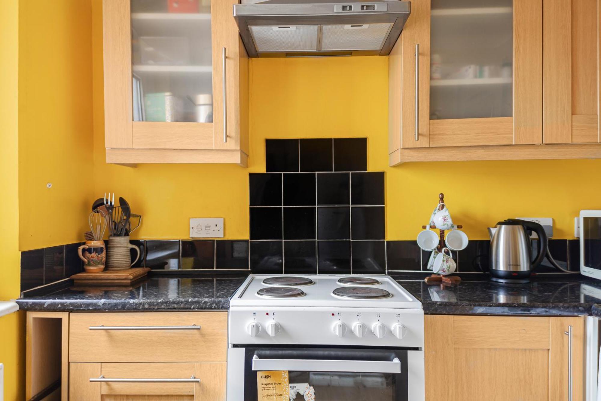 Elegant 1br Flat With Balcony & View, Walworth