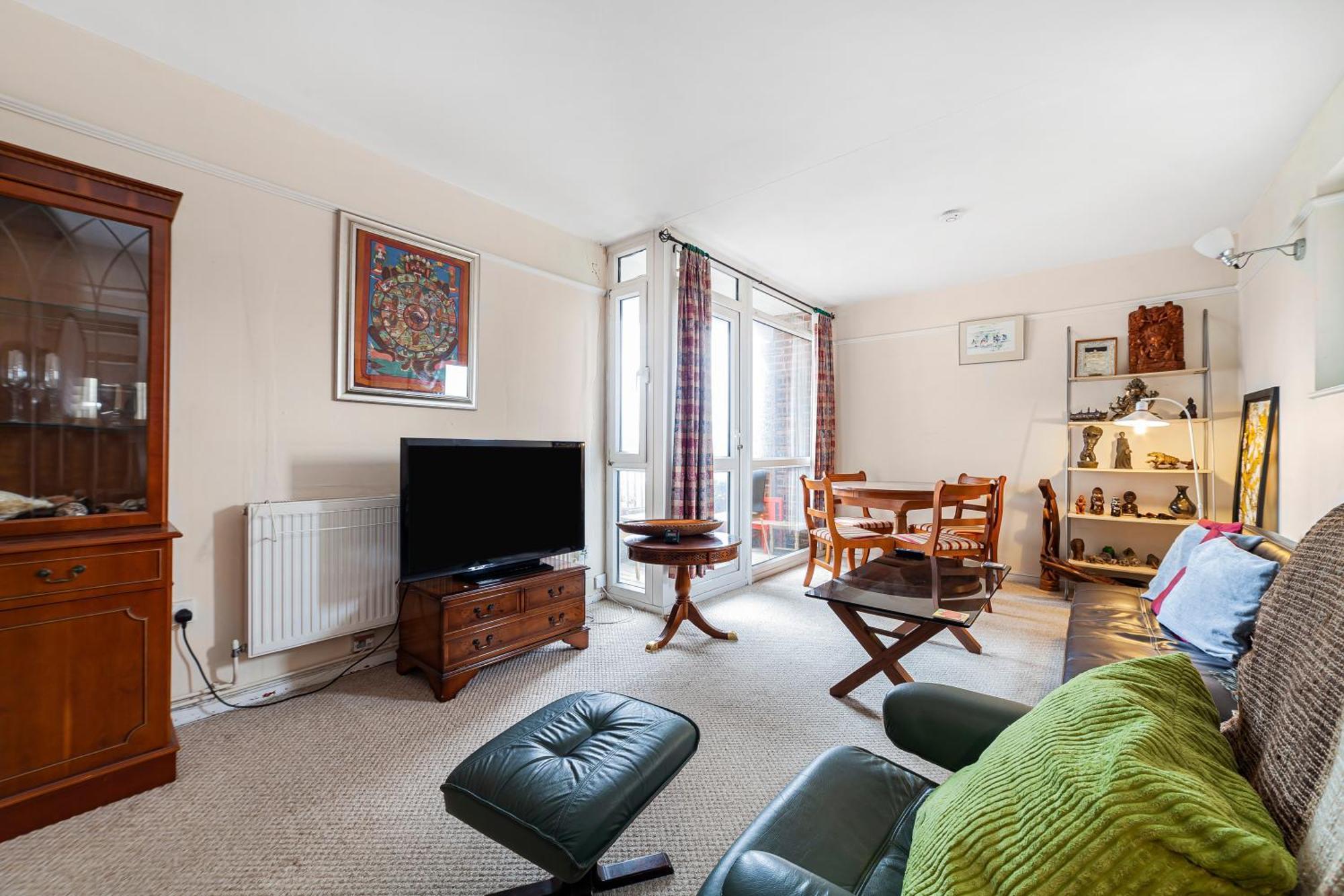 Elegant 1br Flat With Balcony & View, Walworth *