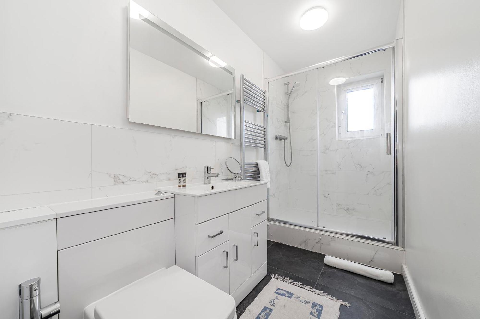Apartment Elegant 1br Flat With Balcony & View, Walworth