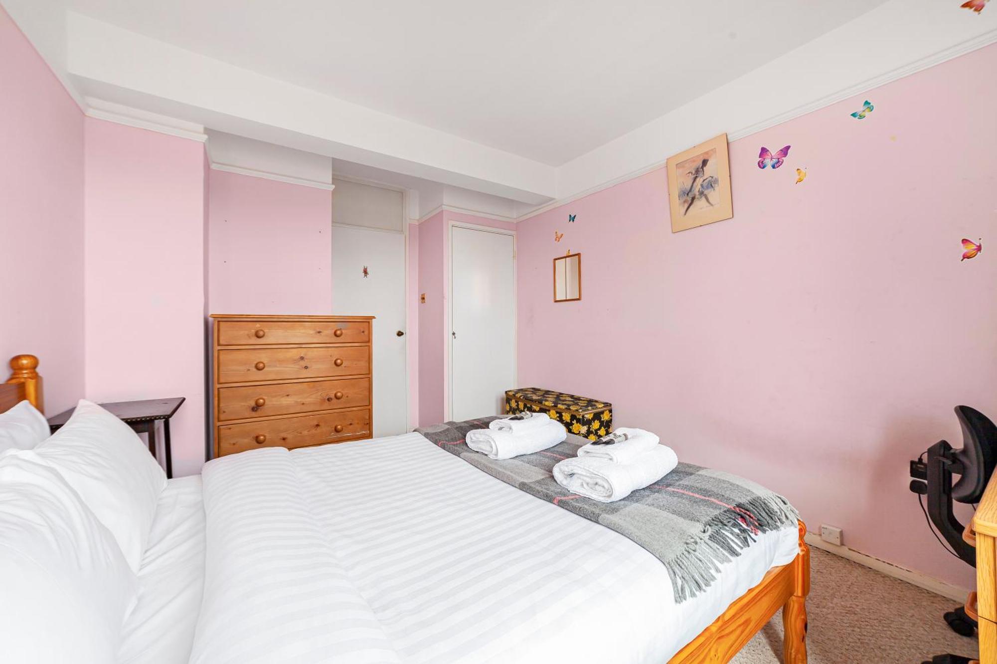 Elegant 1br Flat With Balcony & View, Walworth Apartment London