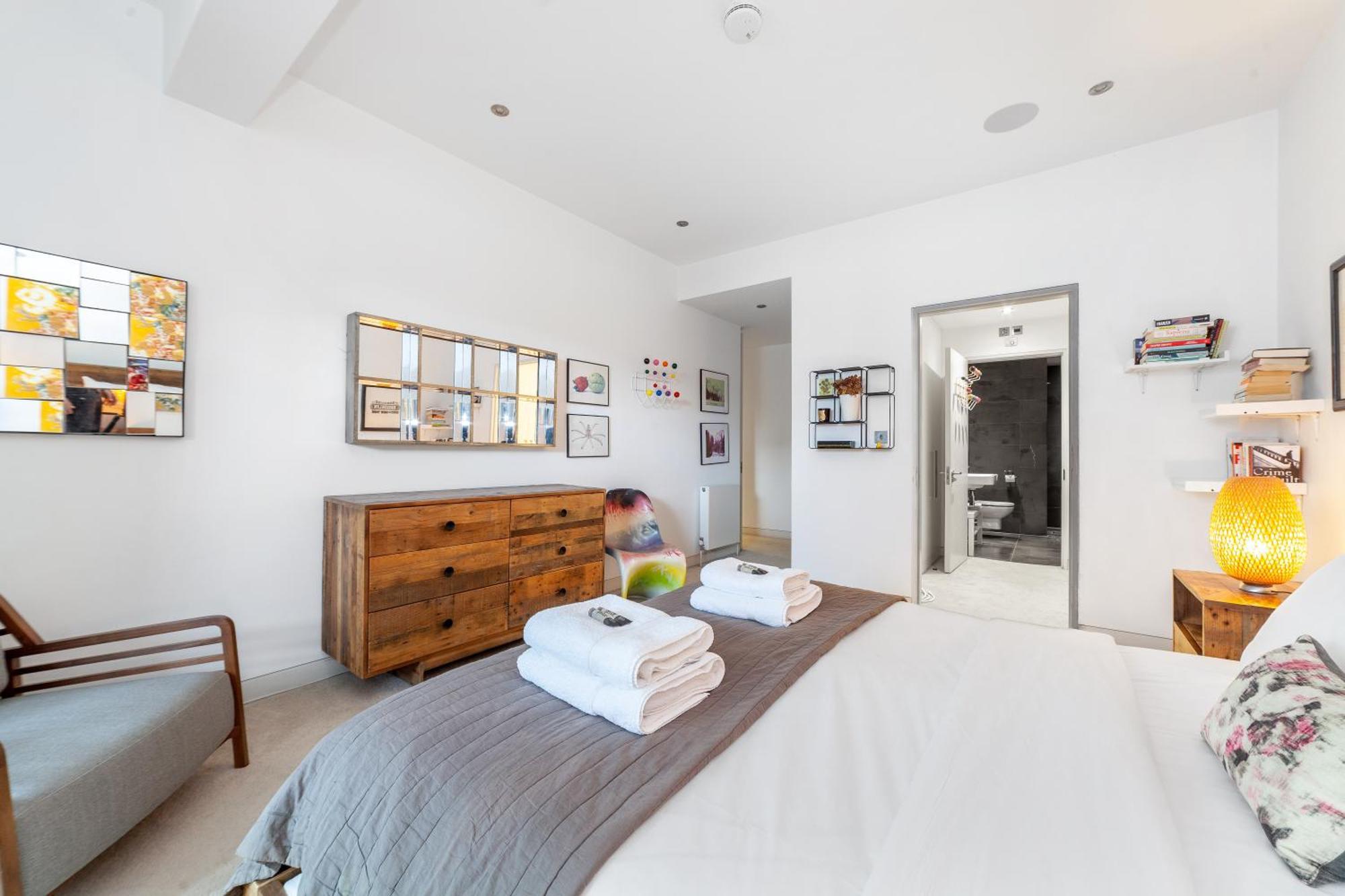 Charming 3br Shoreditch Duplex Loft With Balconies