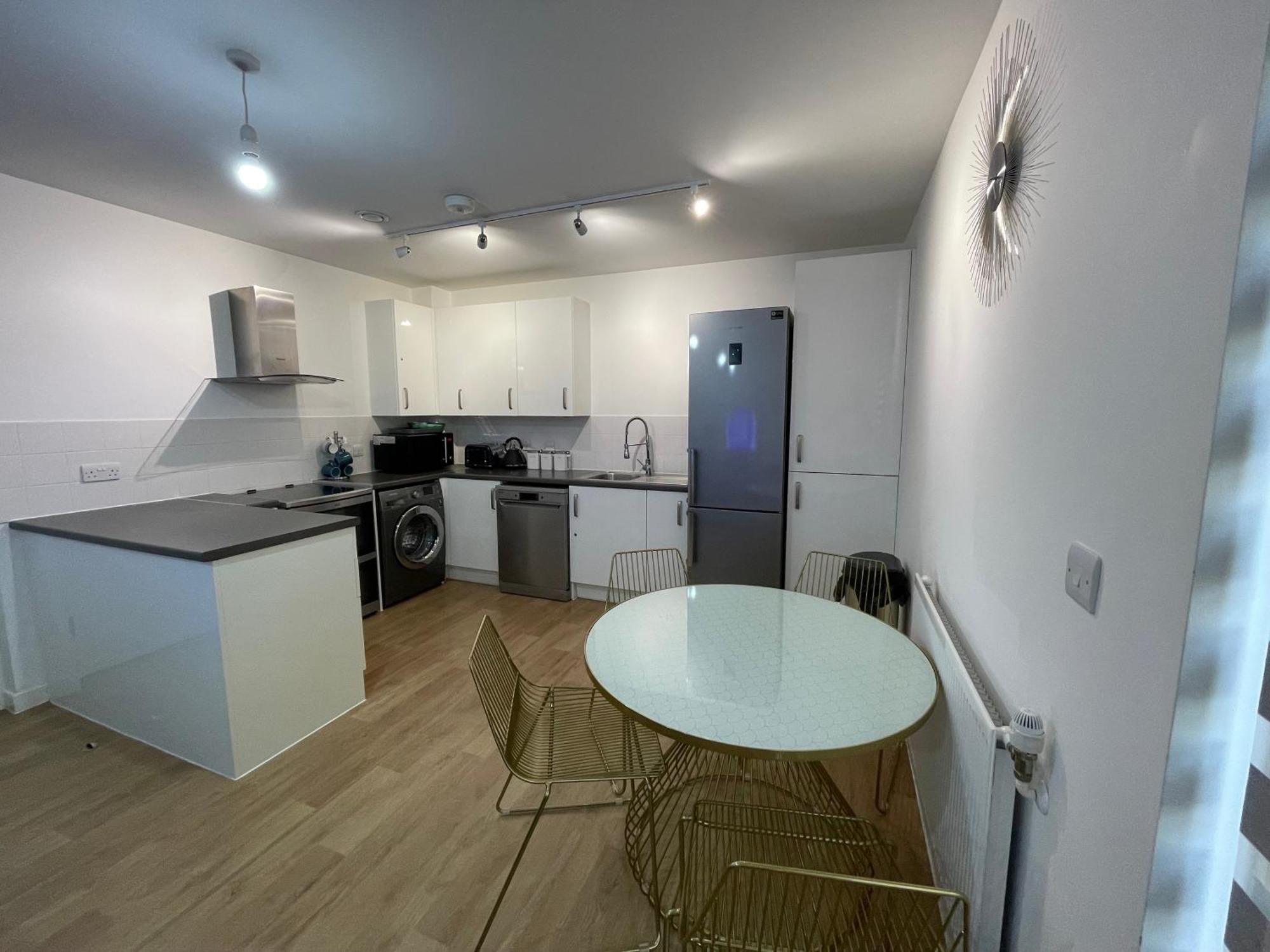 2br-sleeps4-parking-balcony-nearcitycentre Apartment