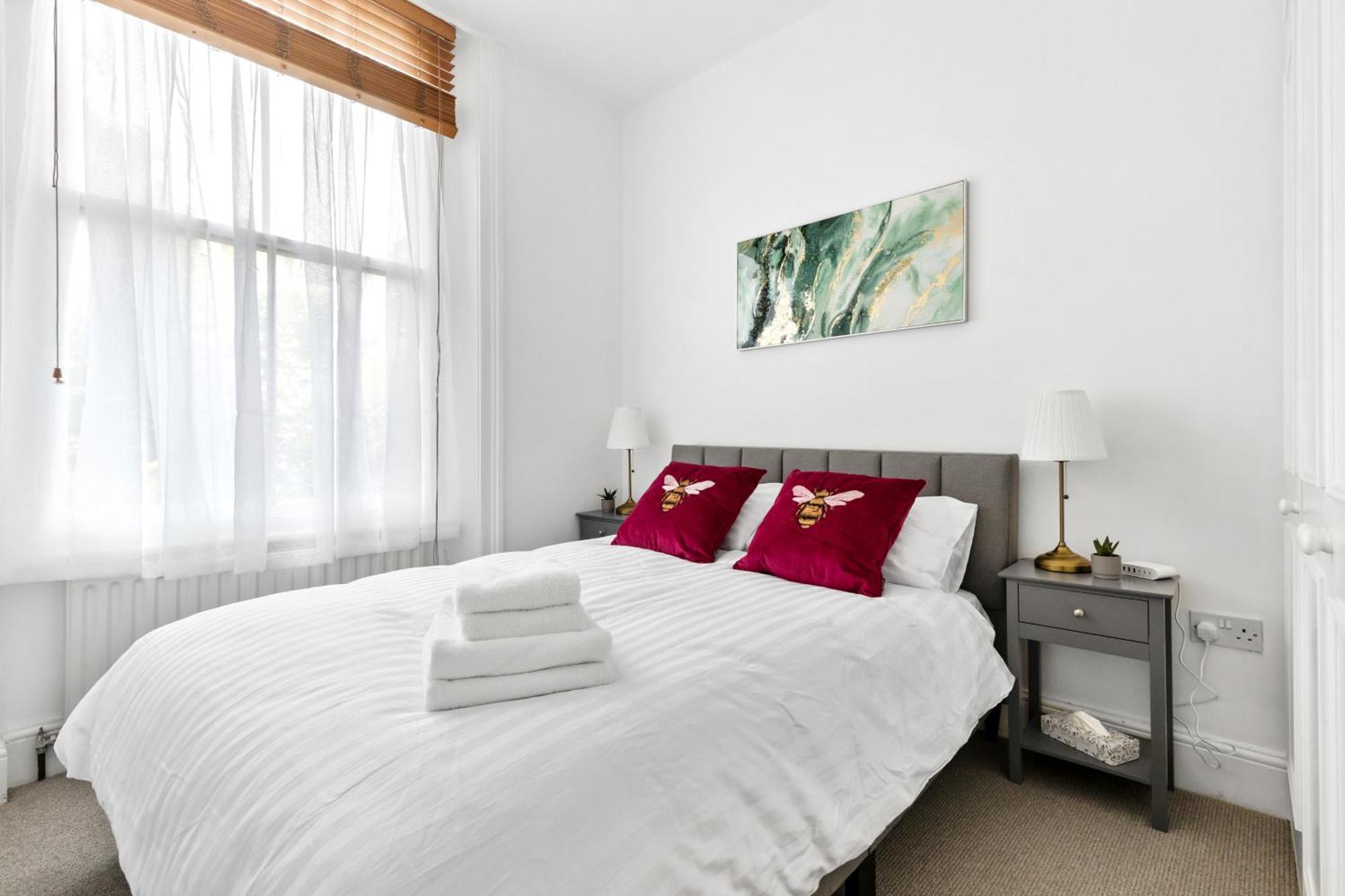 Apartment London- Sleeps 8 - 65sq Meters London