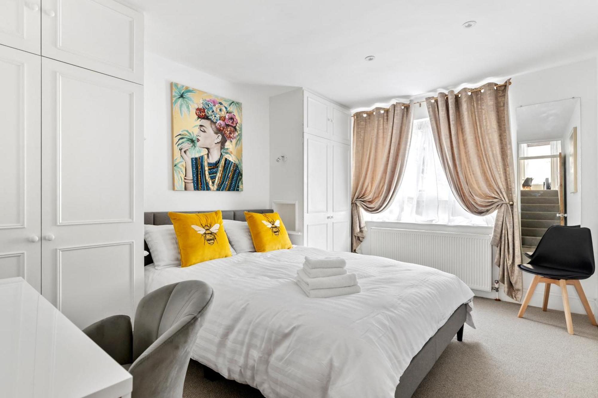 Apartment London- Sleeps 8 - 65sq Meters *
