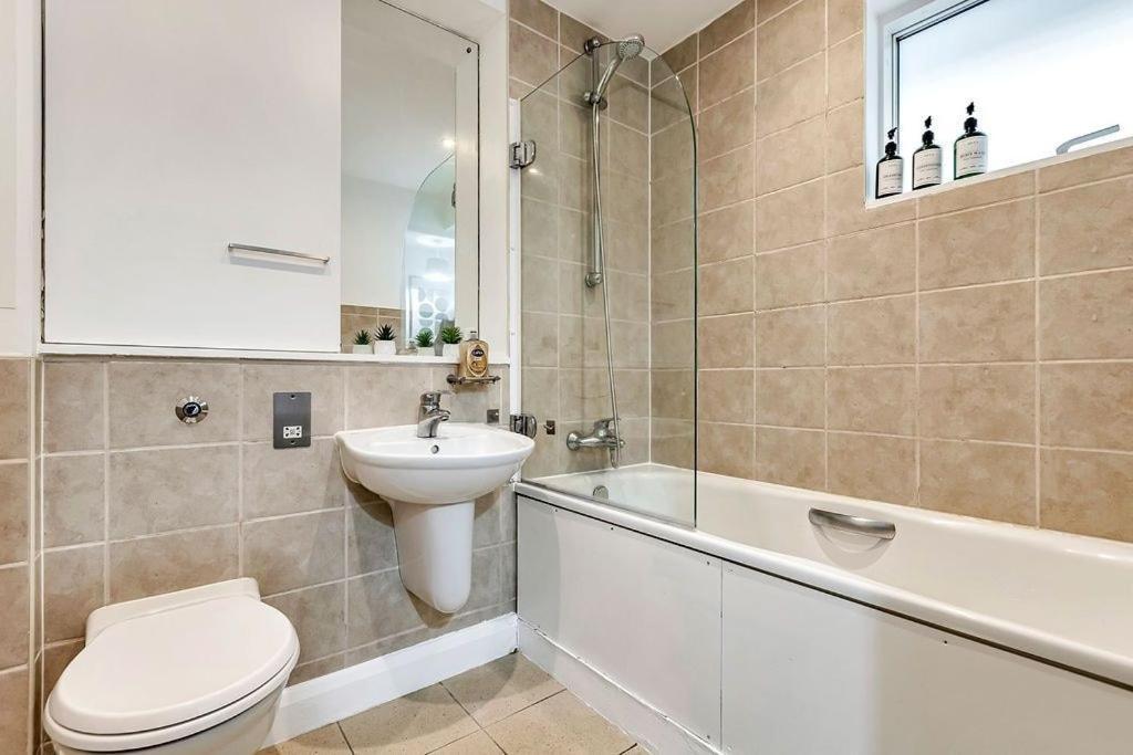 Stylish With Free Parking And Canal Views Apartment *