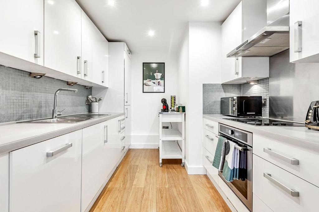 Stylish With Free Parking And Canal Views Apartment London