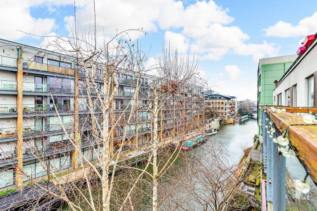 Stylish With Free Parking And Canal Views Apartment
