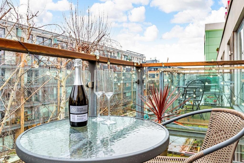 Stylish With Free Parking And Canal Views Apartment *