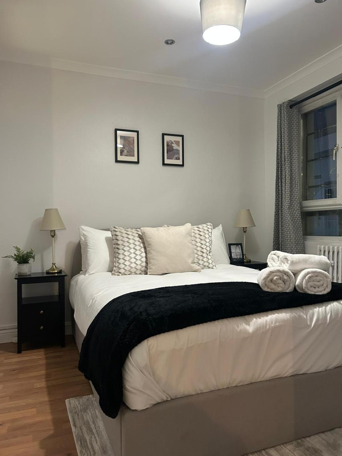 Sophisticated Paddington 2 Bedroom Prime Location Apartment *