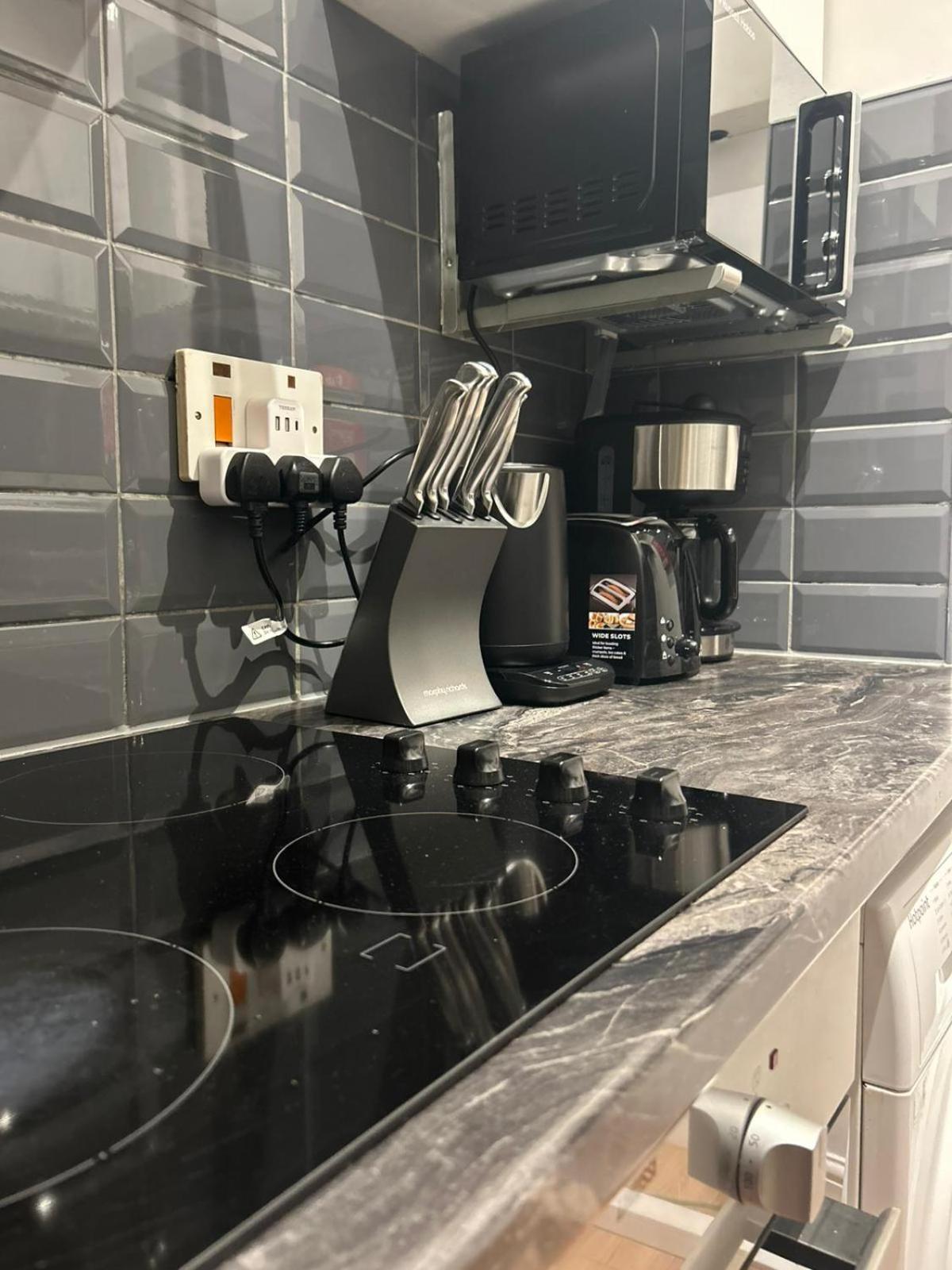 Sophisticated Paddington 2 Bedroom Prime Location *