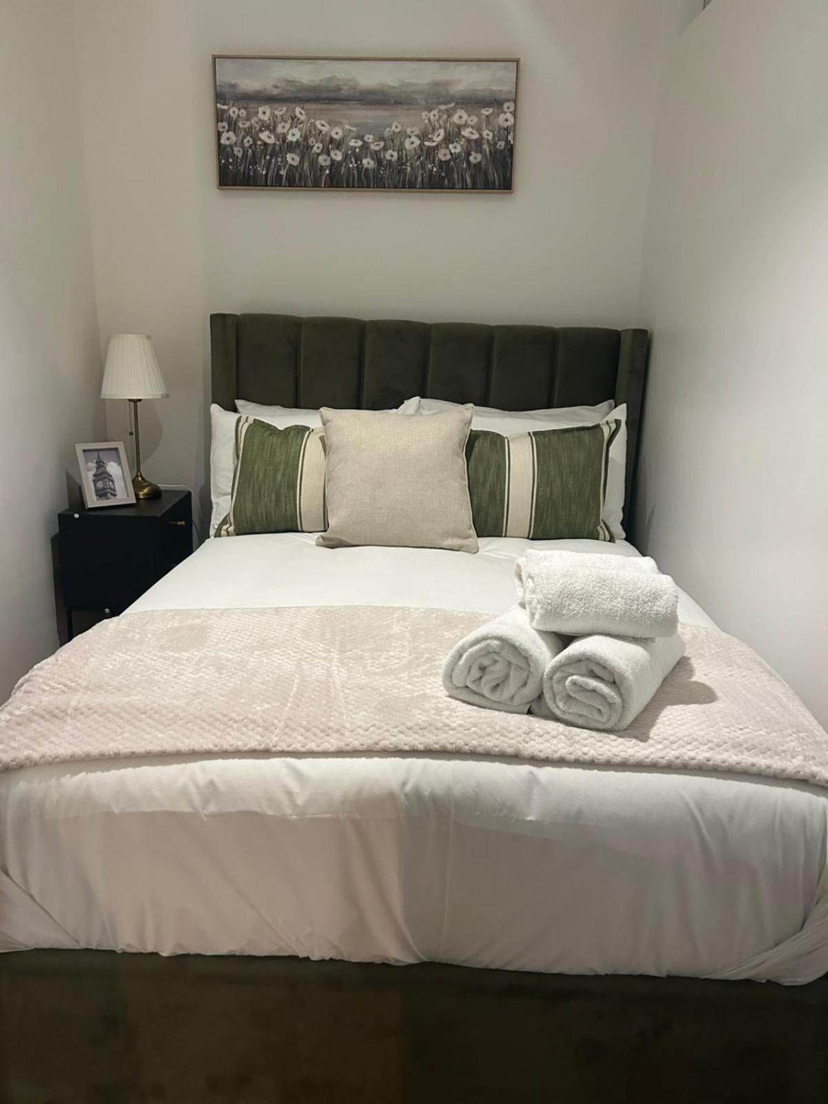 Sophisticated Paddington 2 Bedroom Prime Location