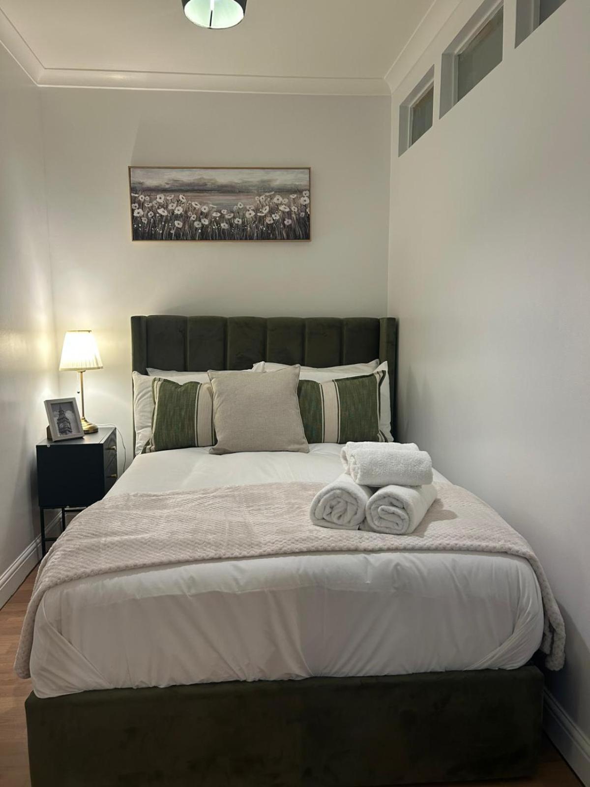 Apartment Sophisticated Paddington 2 Bedroom Prime Location London