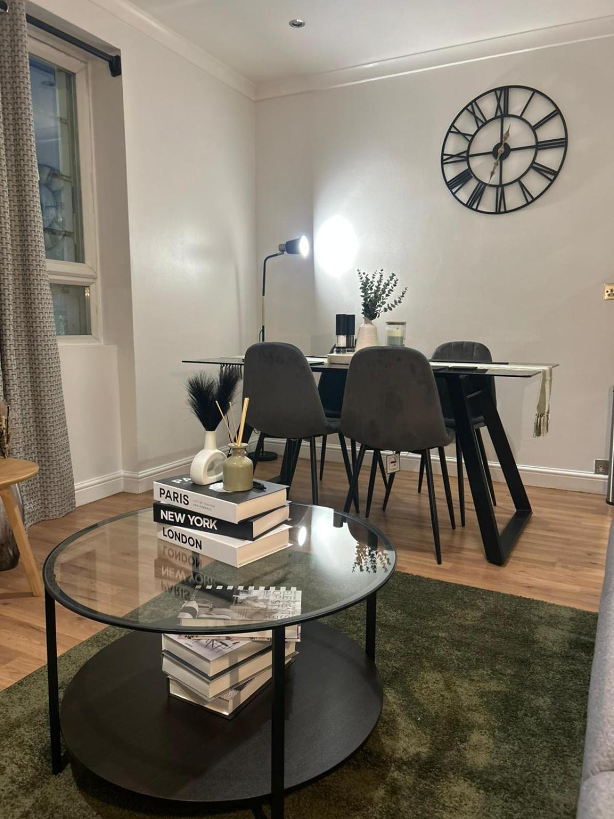 Apartment Sophisticated Paddington 2 Bedroom Prime Location *