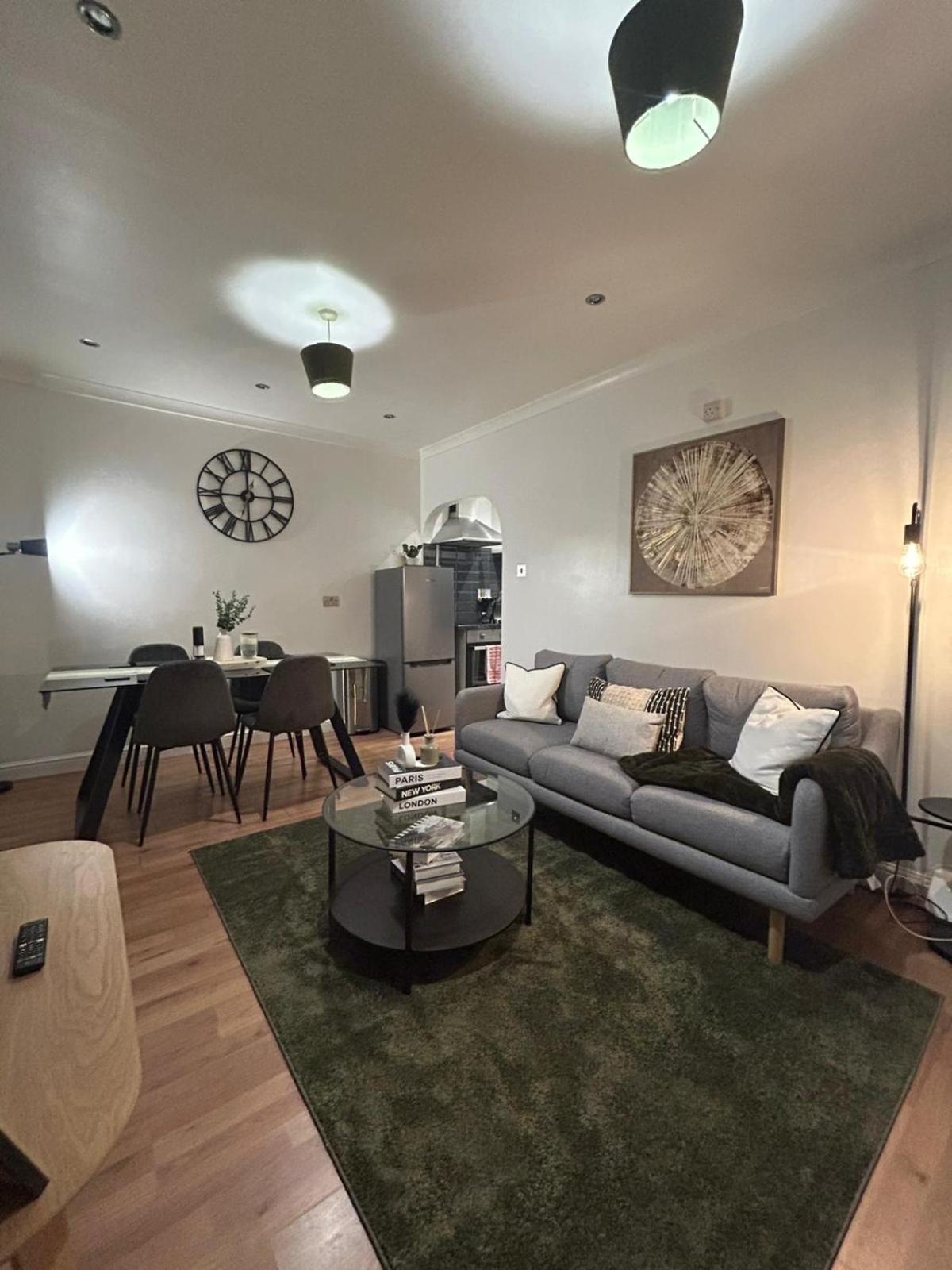 Apartment Sophisticated Paddington 2 Bedroom Prime Location London