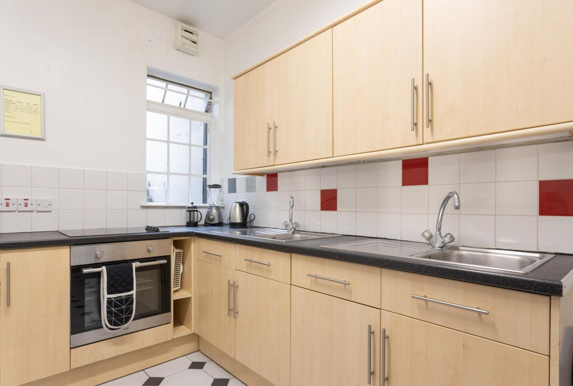 270 Earls Court Road * Londen