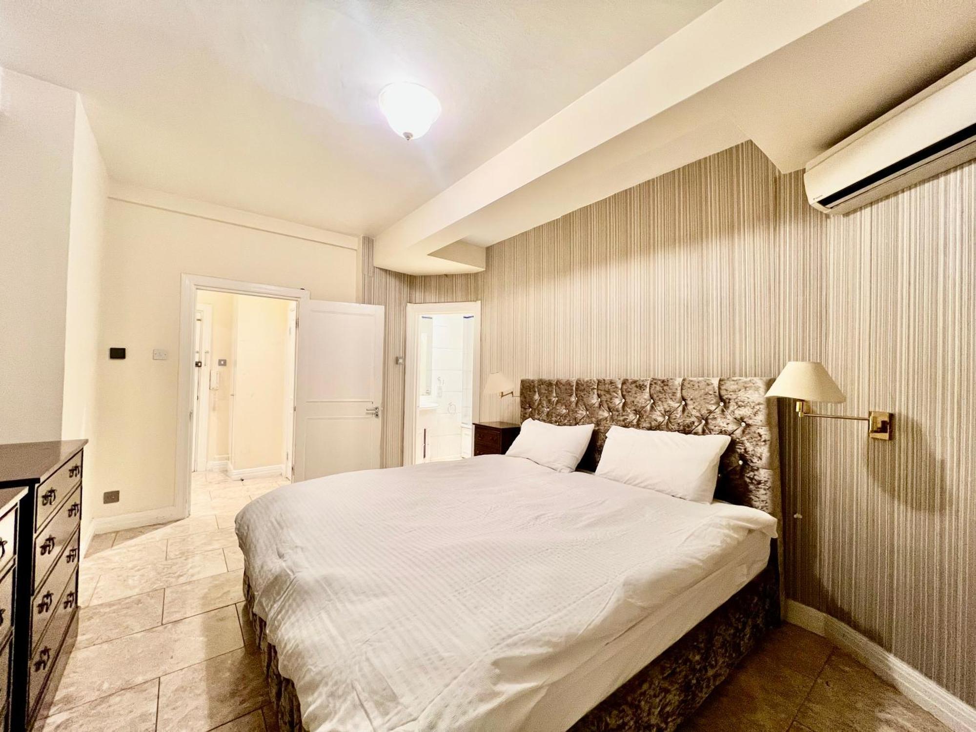 Apartment Princes Court London
