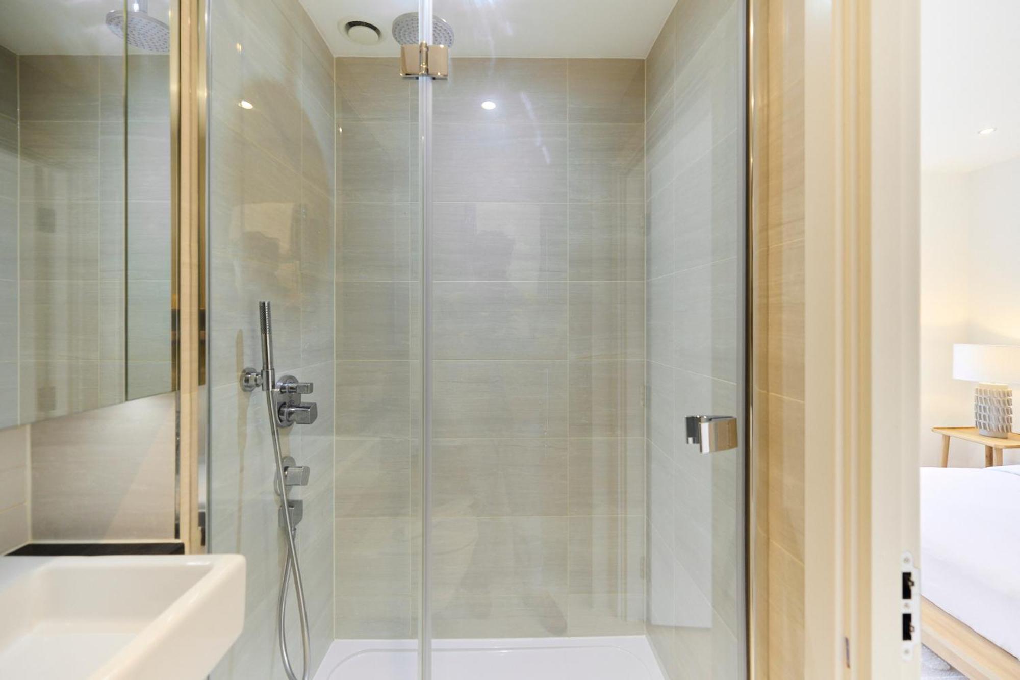 The Heathside Haven - Modern 3bdr With Garden Apartment London