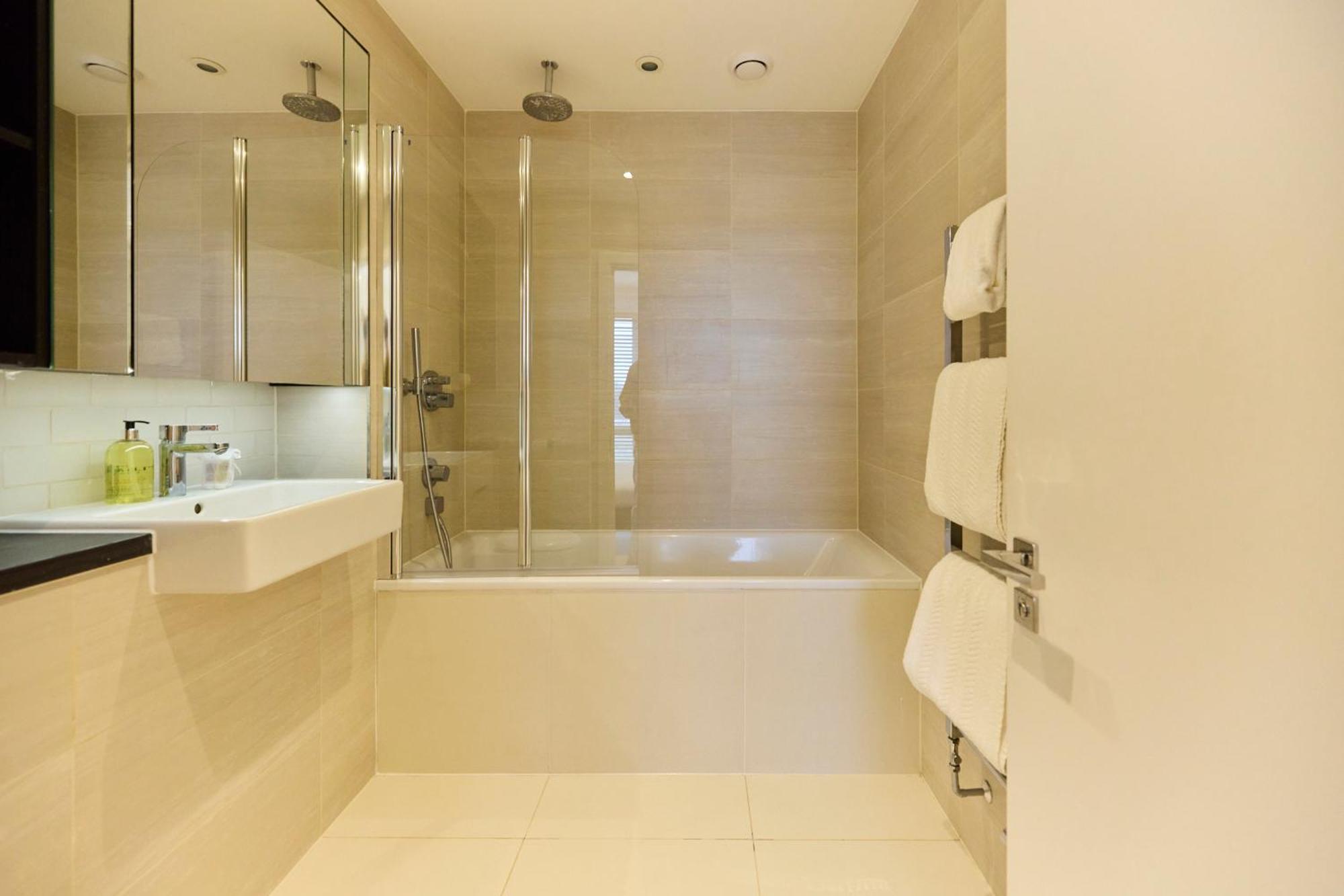 The Heathside Haven - Modern 3bdr With Garden Apartment London