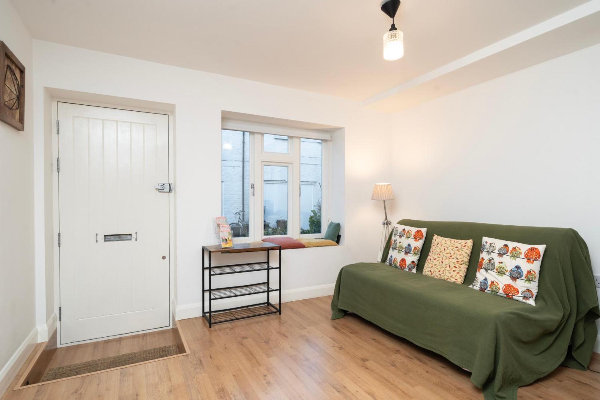 Apartment Modern One Bedroom Flat In *
