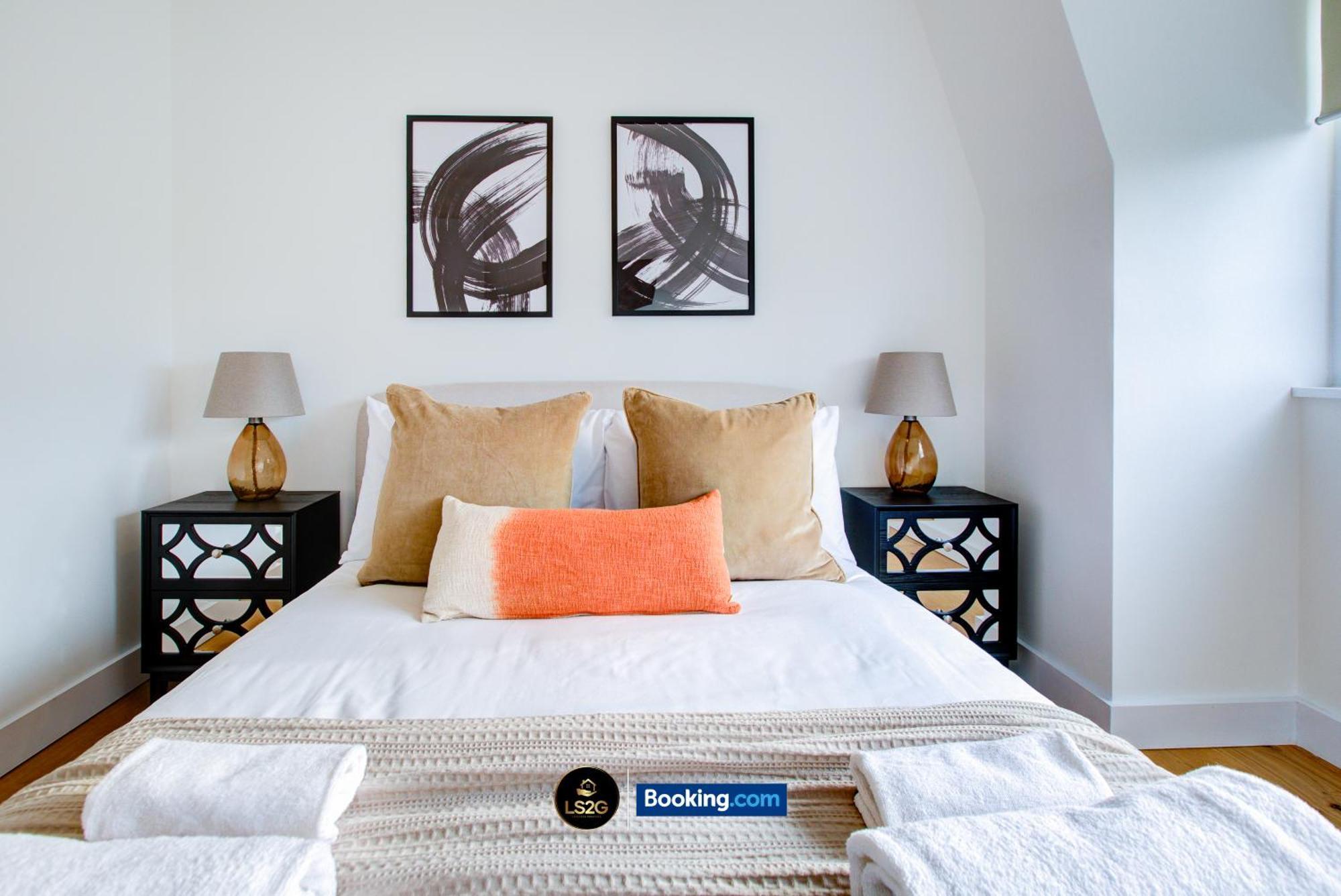 Stylish 2 Bedroom Flat By Ls2g Short Lets & Serviced Greater With Balcony And Easy Access Appartement *