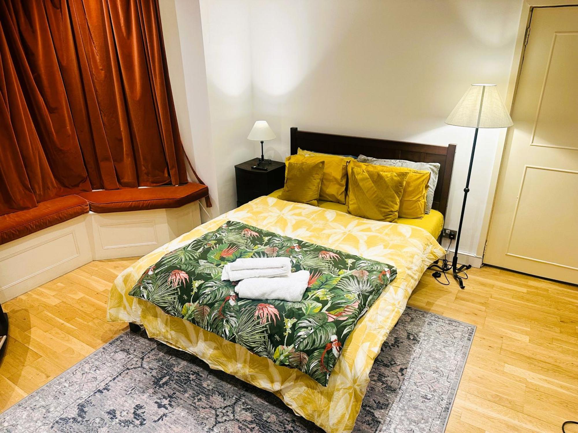 Delightful By Kensington & Chelsea Desirable Locations W8 Sw * London
