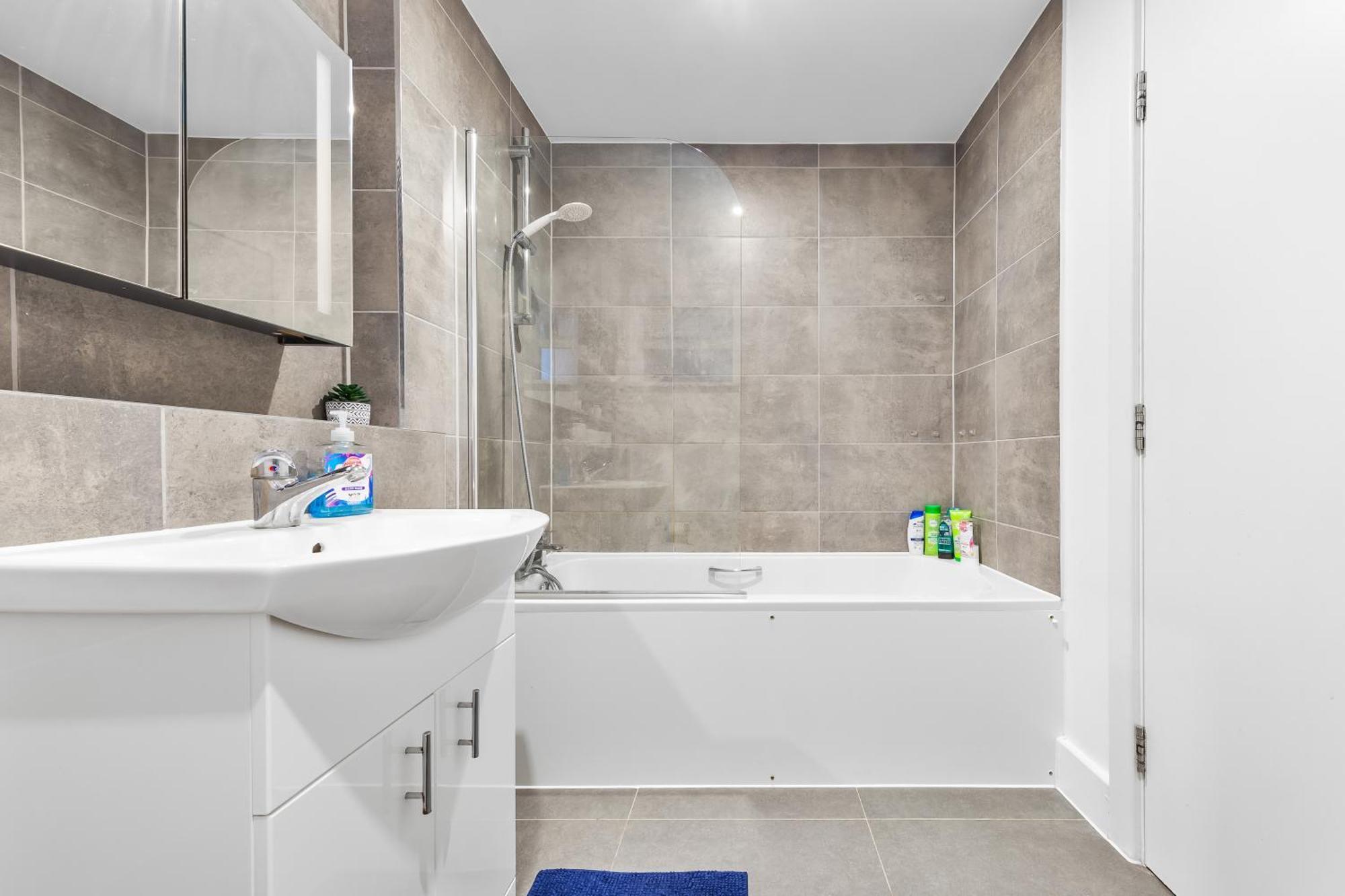 Two Bedroom Serviced - Nine Elms Luxury - Vauxhall & Westminster London