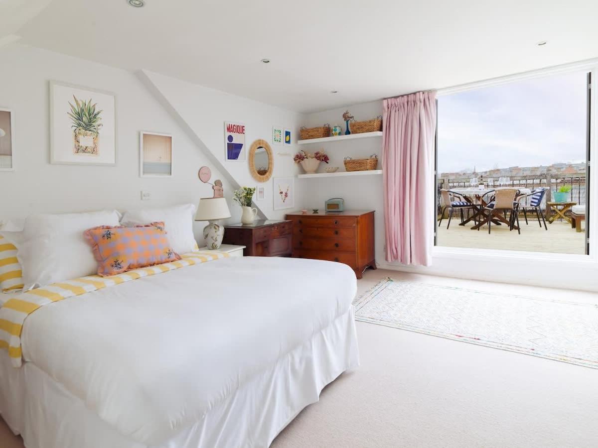 Barons Court 3 Bed, 50 Meters From Queens Tennis Club Apartment *