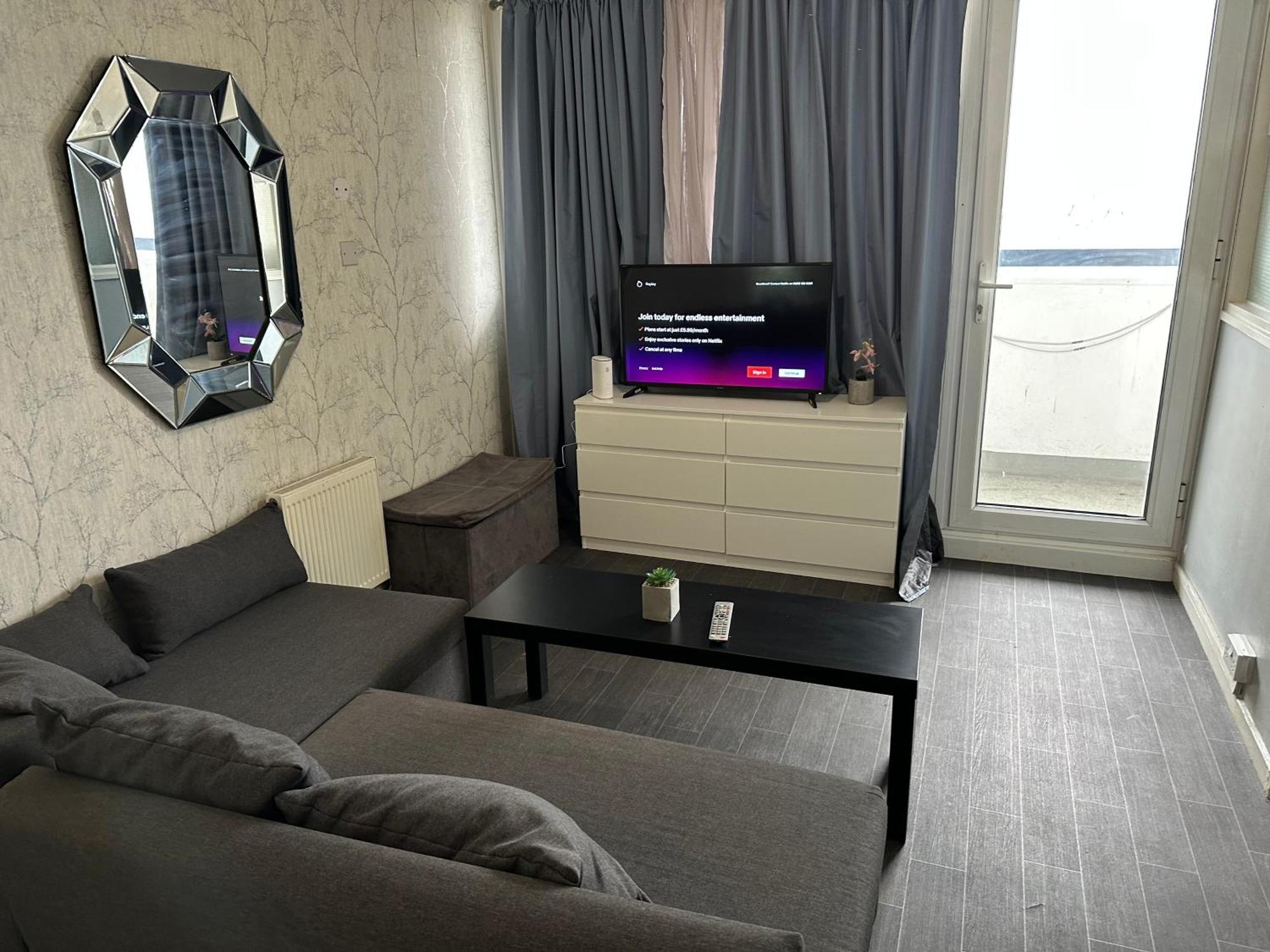 Apartment Oyes London