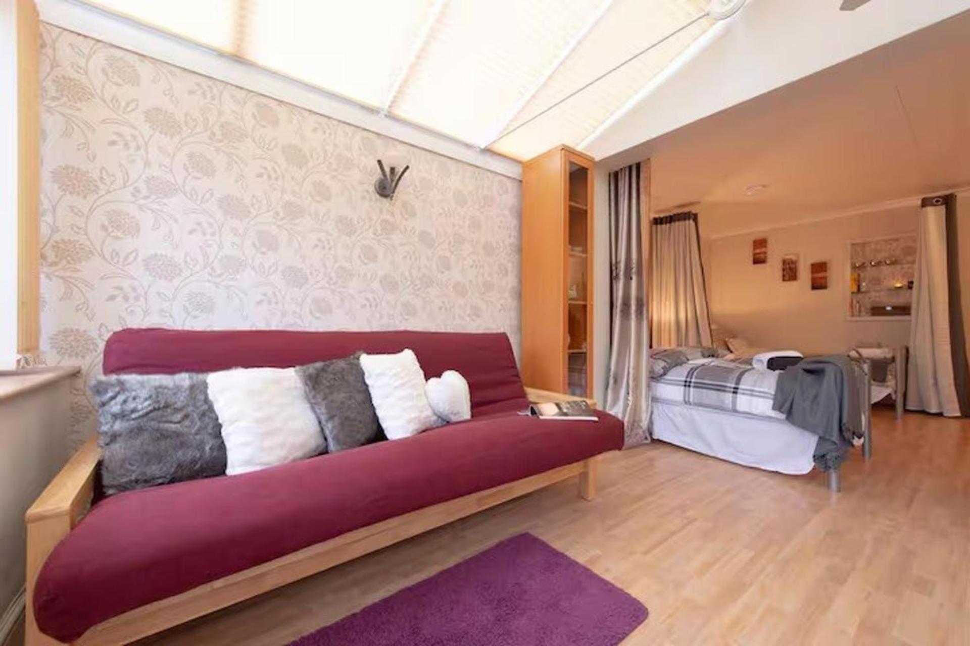 3br-sleeps9-parking-familyfriendly-nearexcel Holiday home *