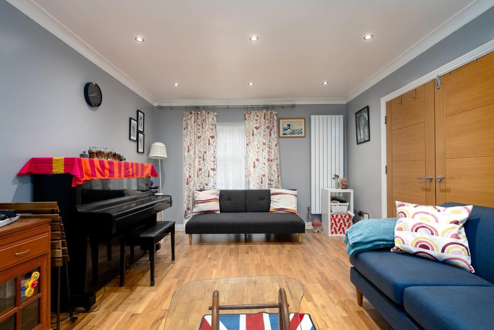 Guestready - Family Retreat In * London