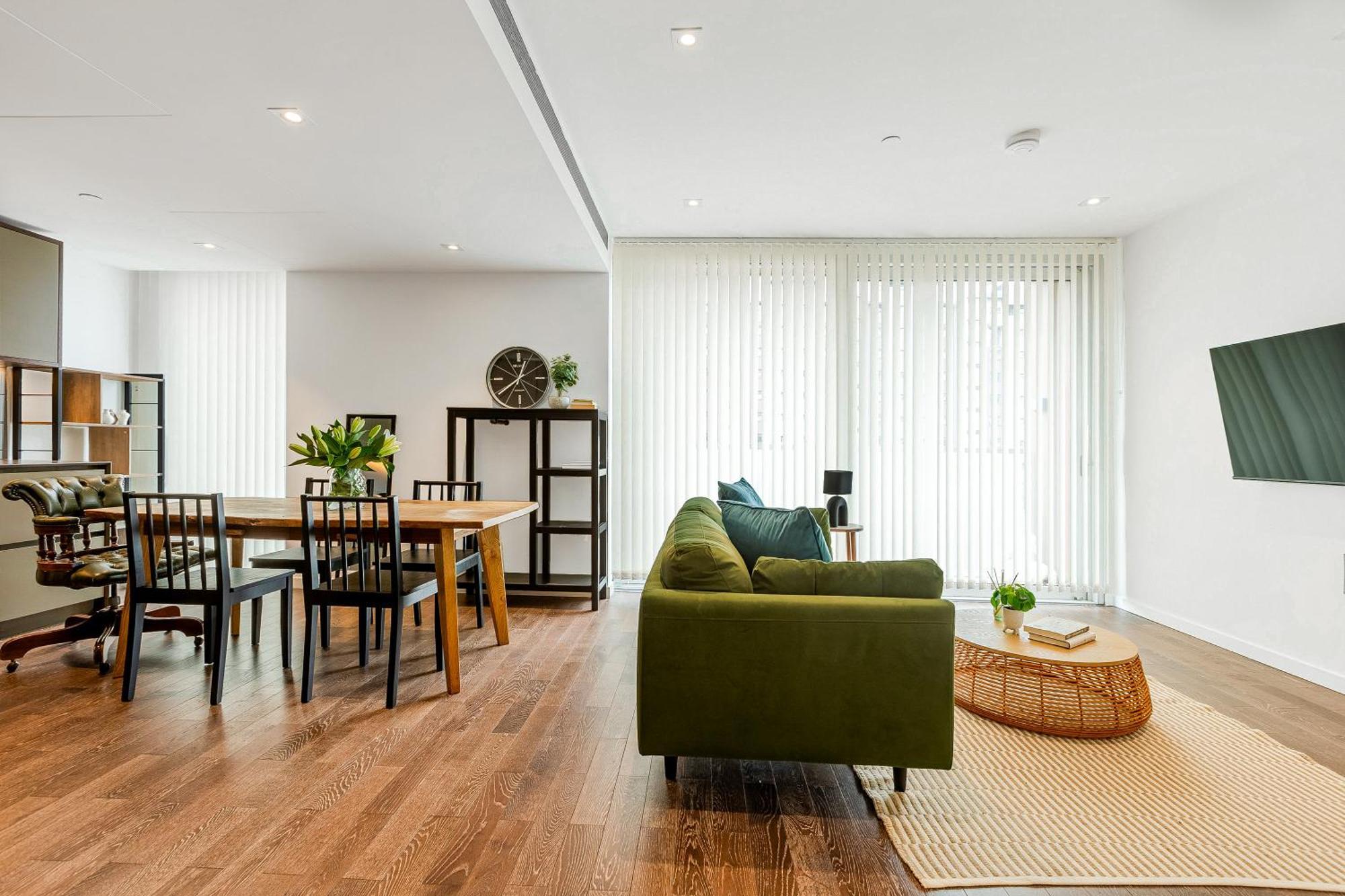 Radiant 2bdr With Balcony In Luxury Building London