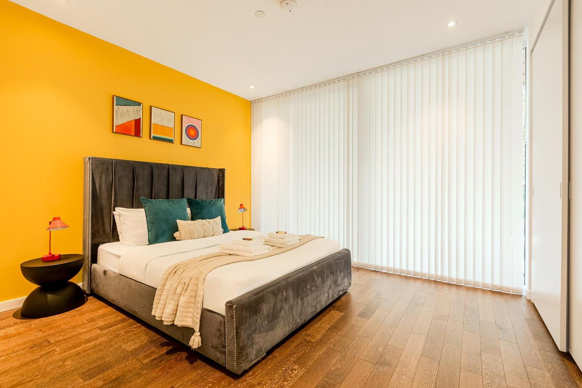 Radiant 2bdr With Balcony In Luxury Building London