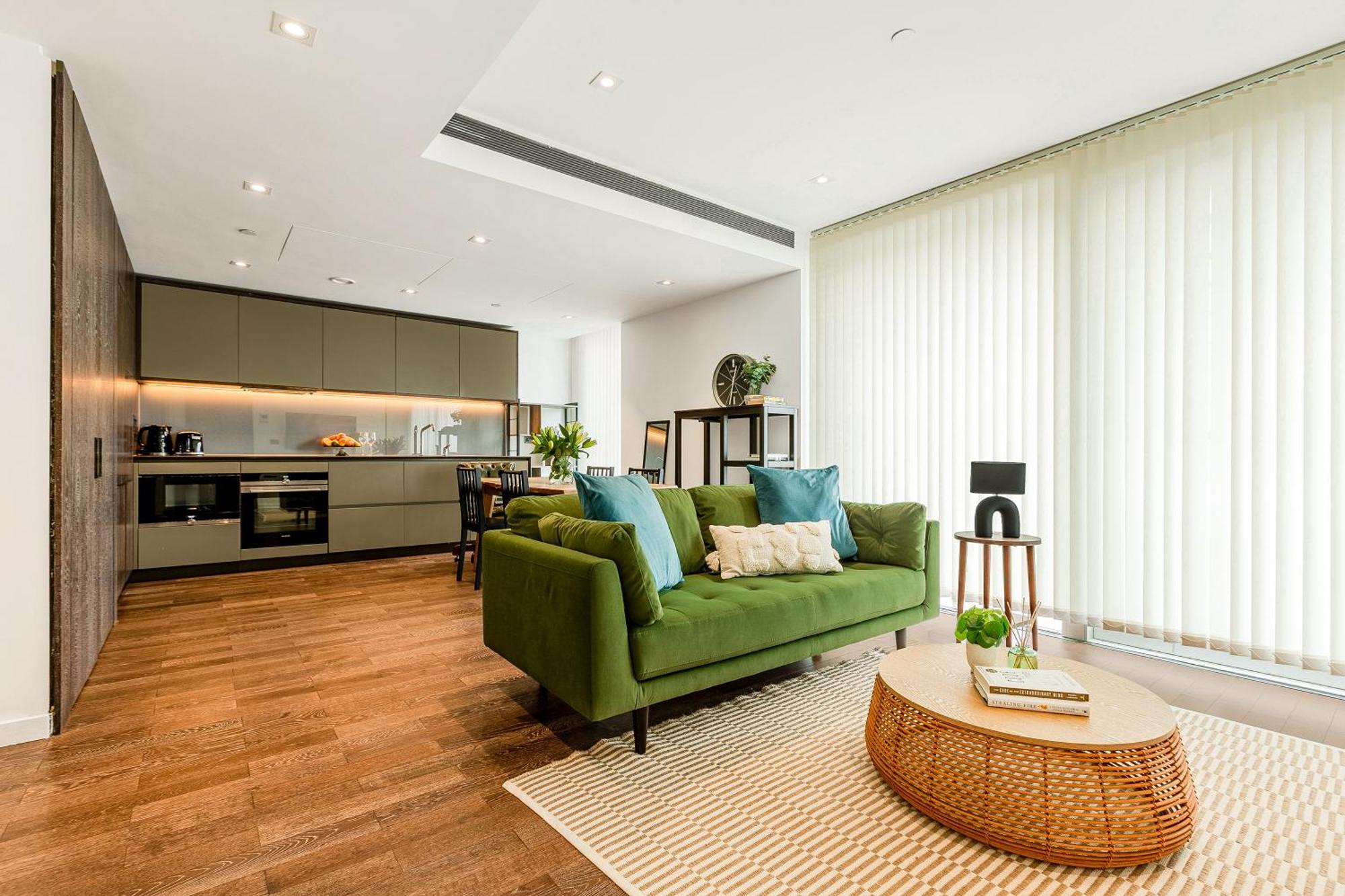 Radiant 2bdr With Balcony In Luxury Building London