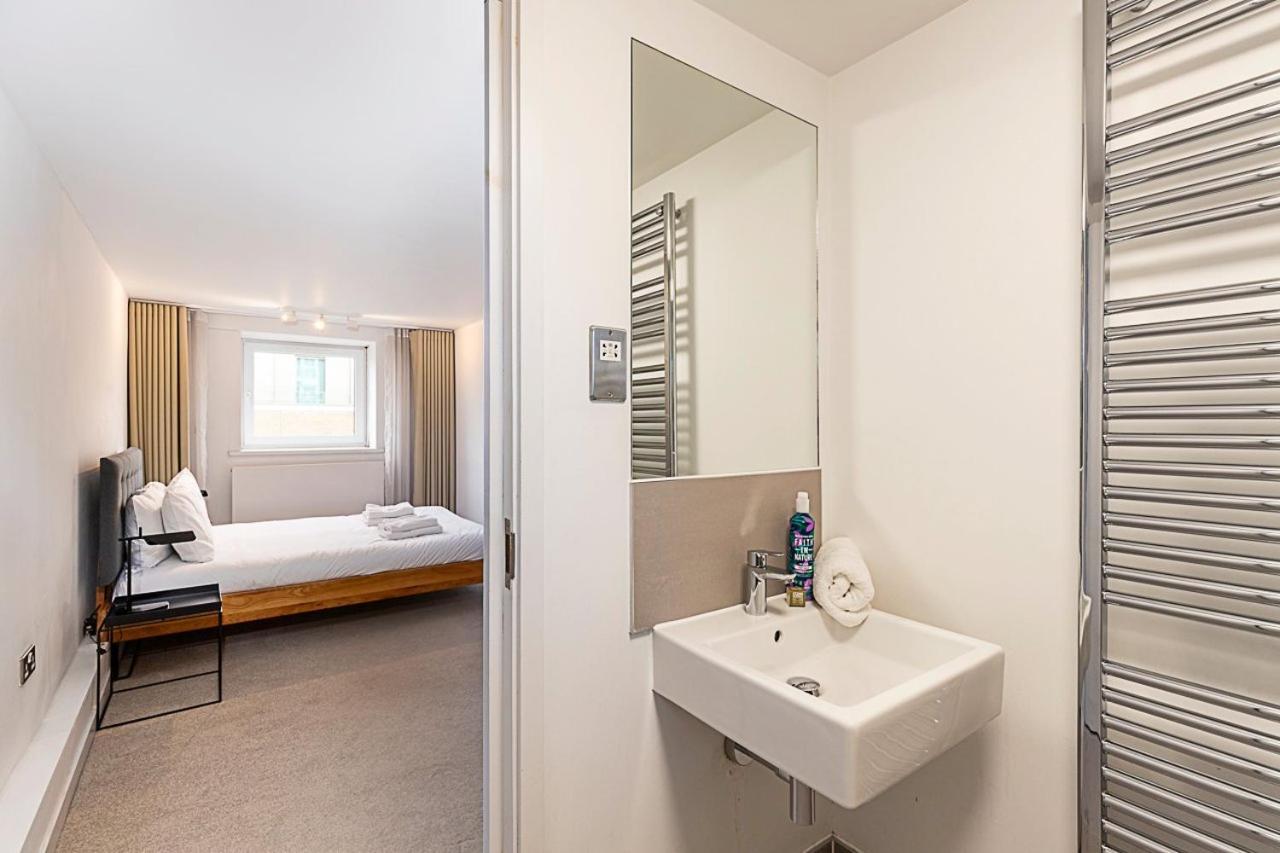 Apartment Comfy 2-bedroom With Balcony London