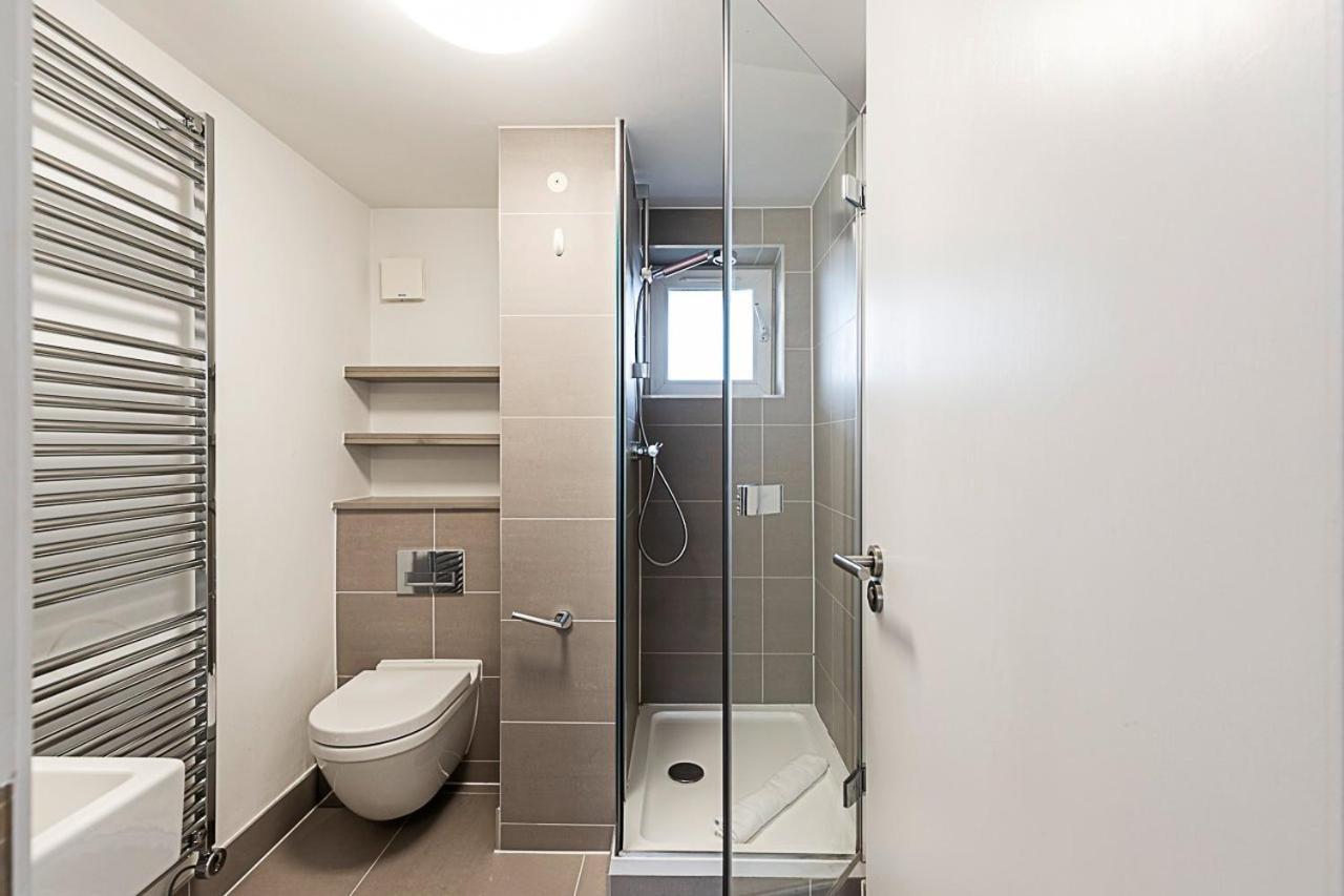 Comfy 2-bedroom With Balcony *