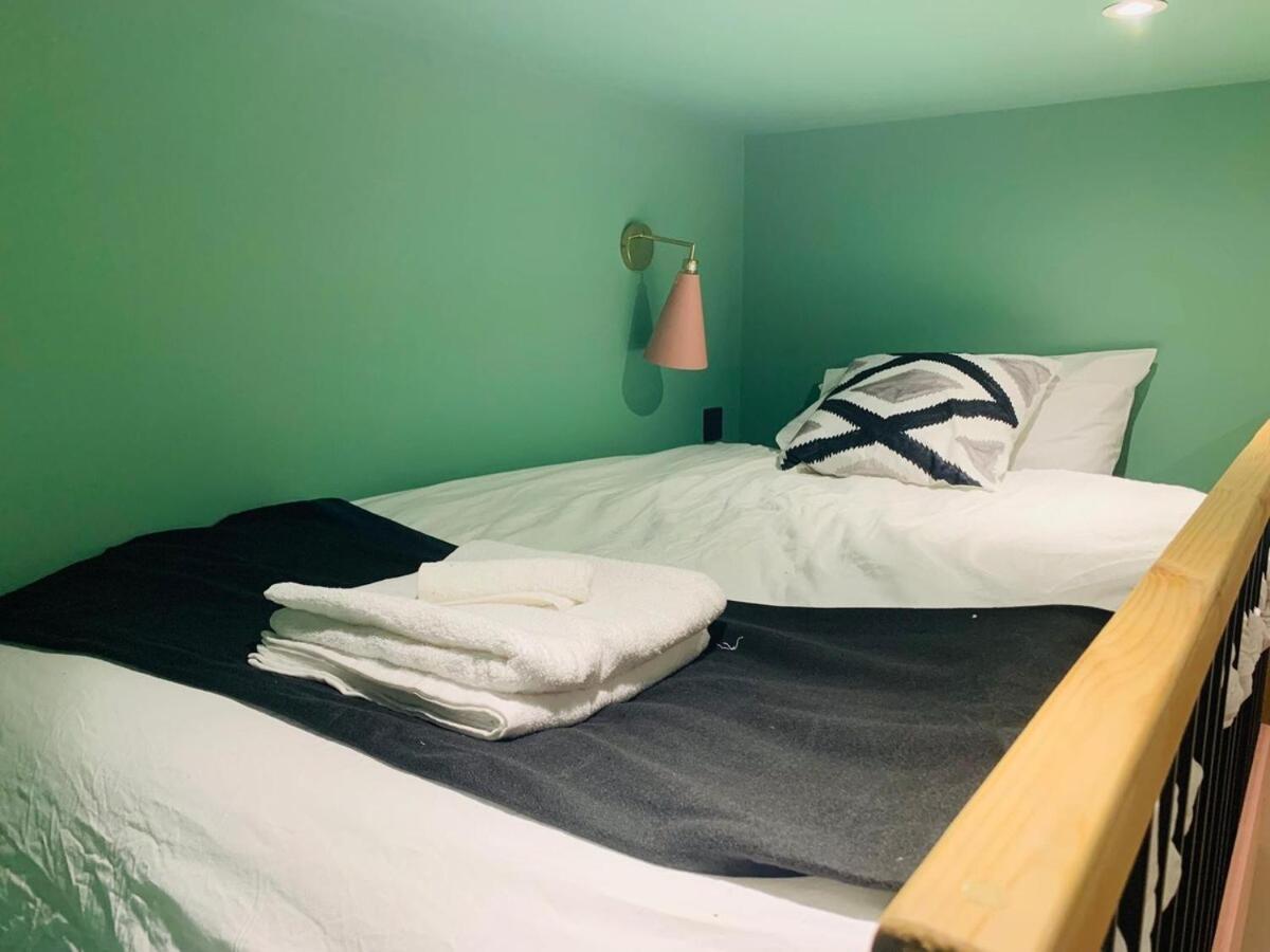 Apartment Stylish And Funky Retreat, Perfect For 2 Guests *