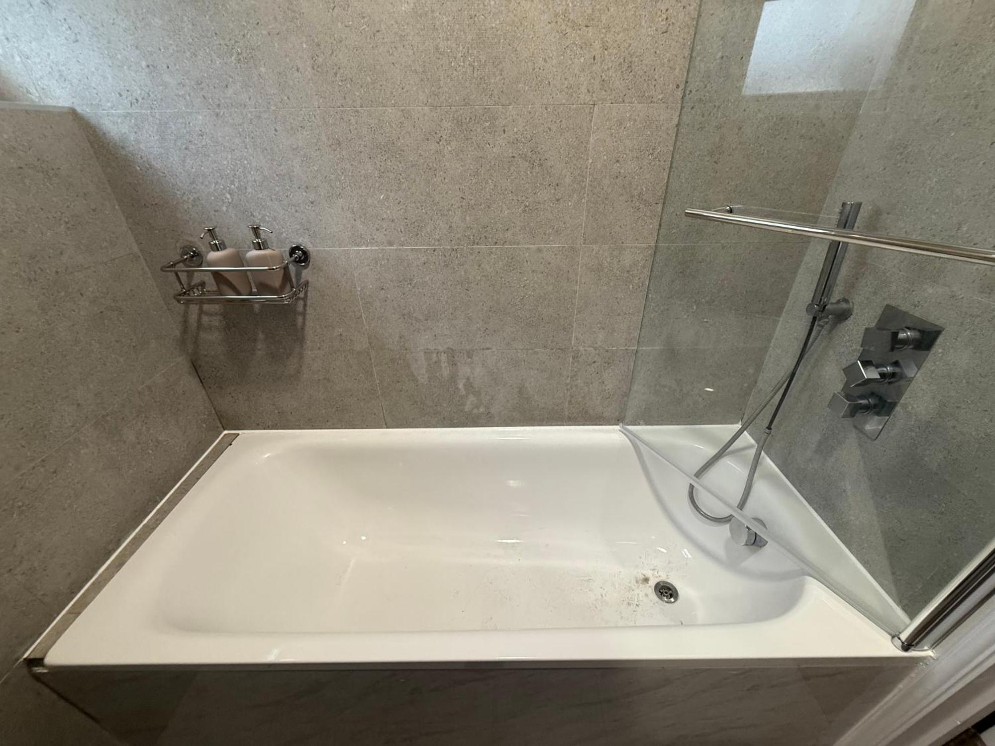 One Bed Flat In Clapham Junction Apartment