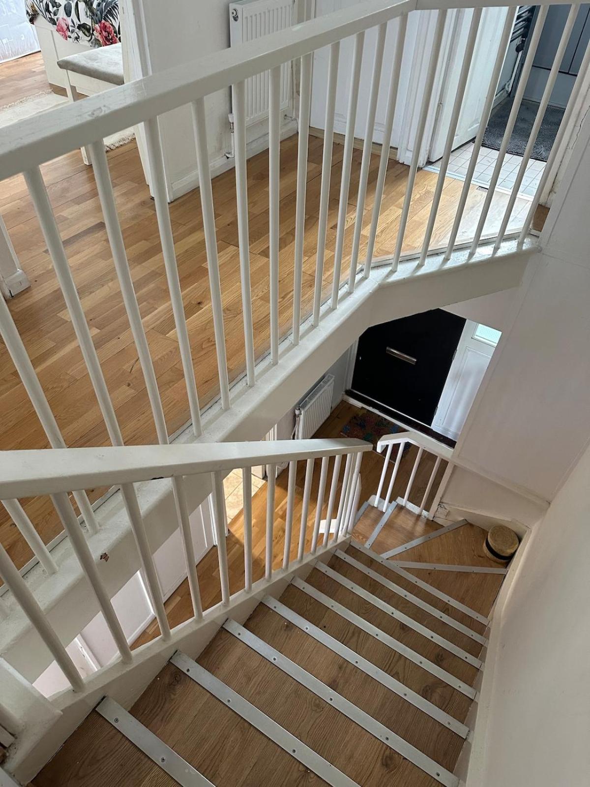 Simple And Tidy - Short Walk To Kennington & Oval Station London
