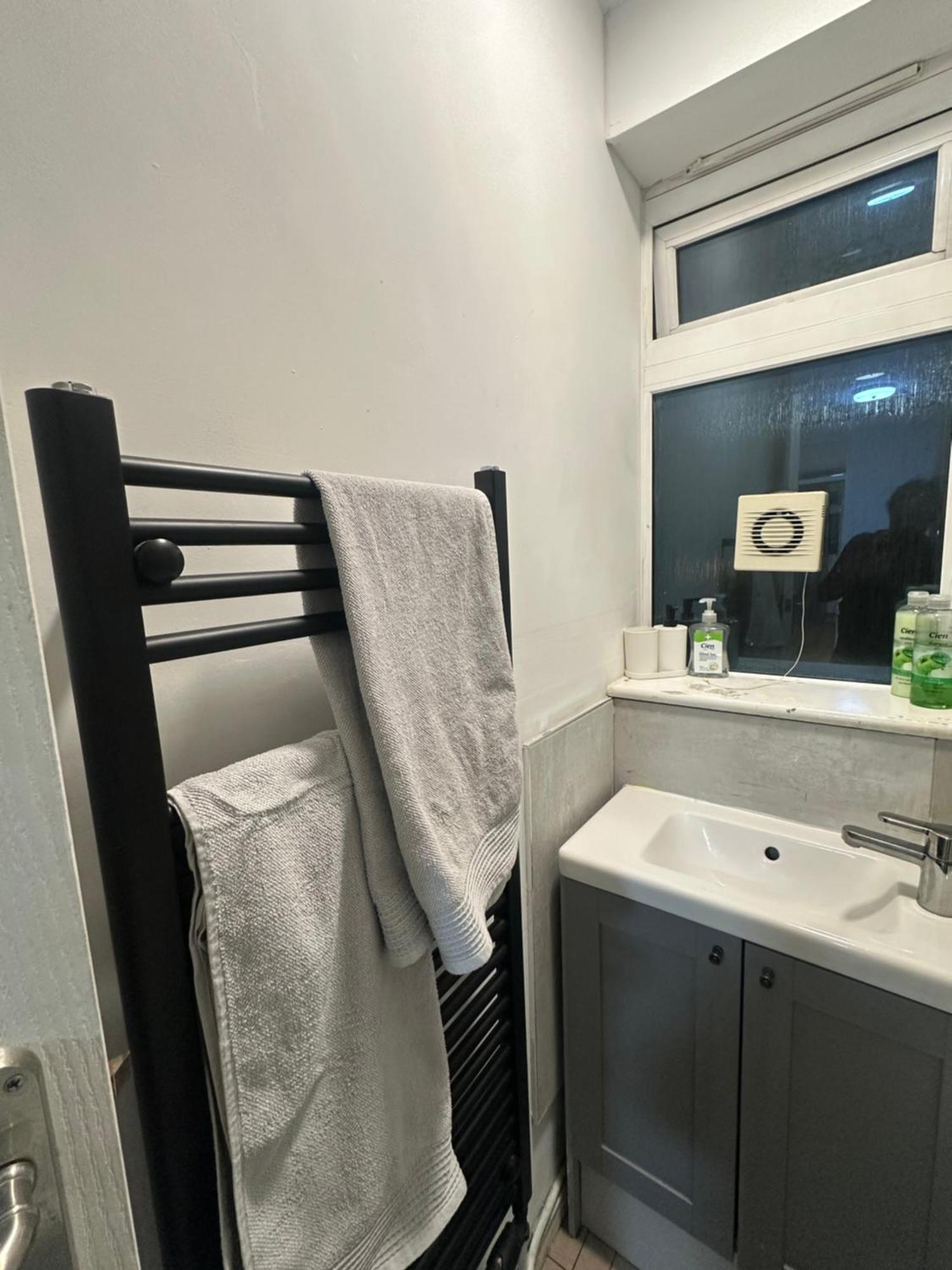 Simple And Tidy - Short Walk To Kennington & Oval Station Apartment London