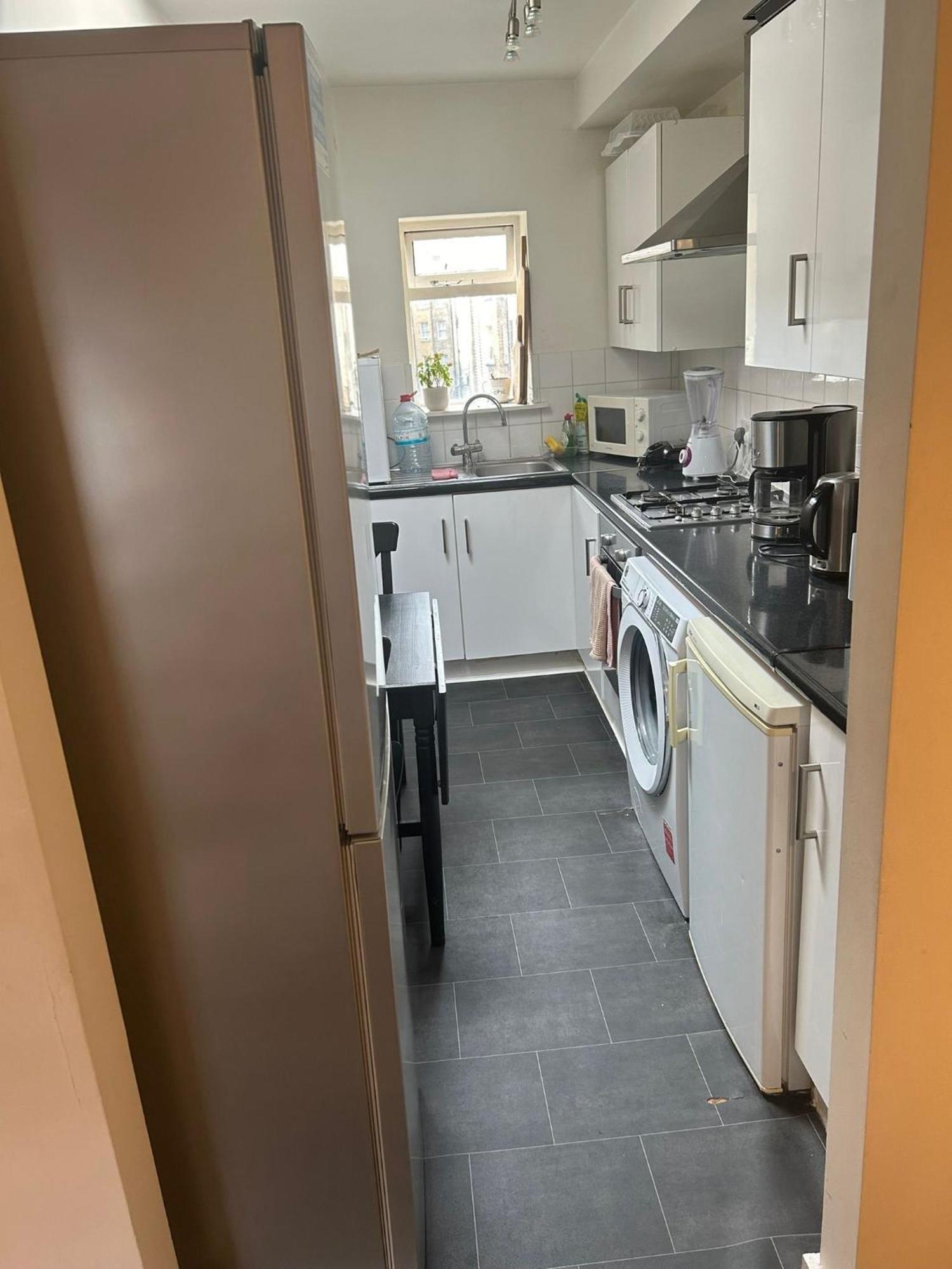 2 Bed Flat *