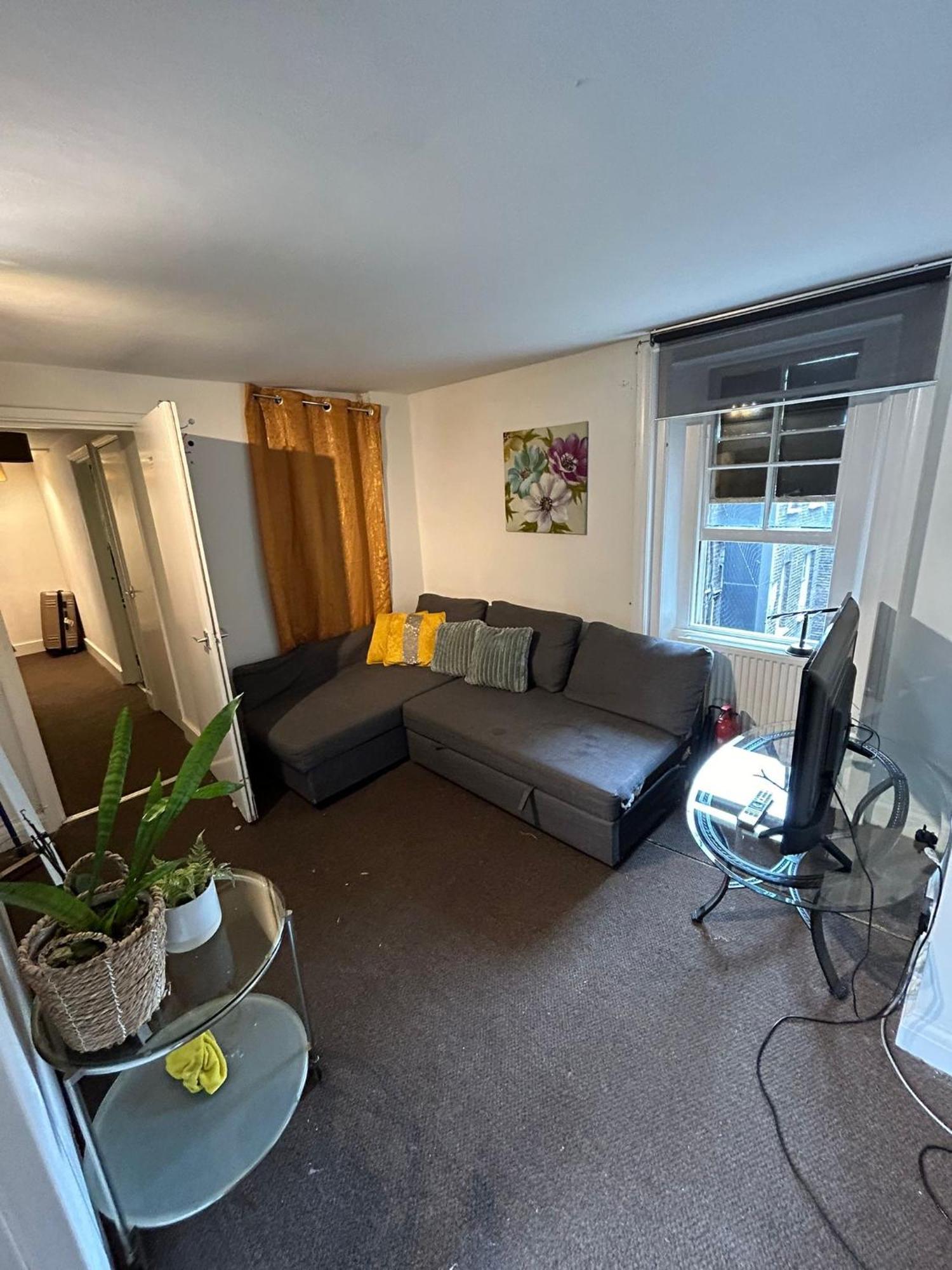 2 Bed Flat Apartment London