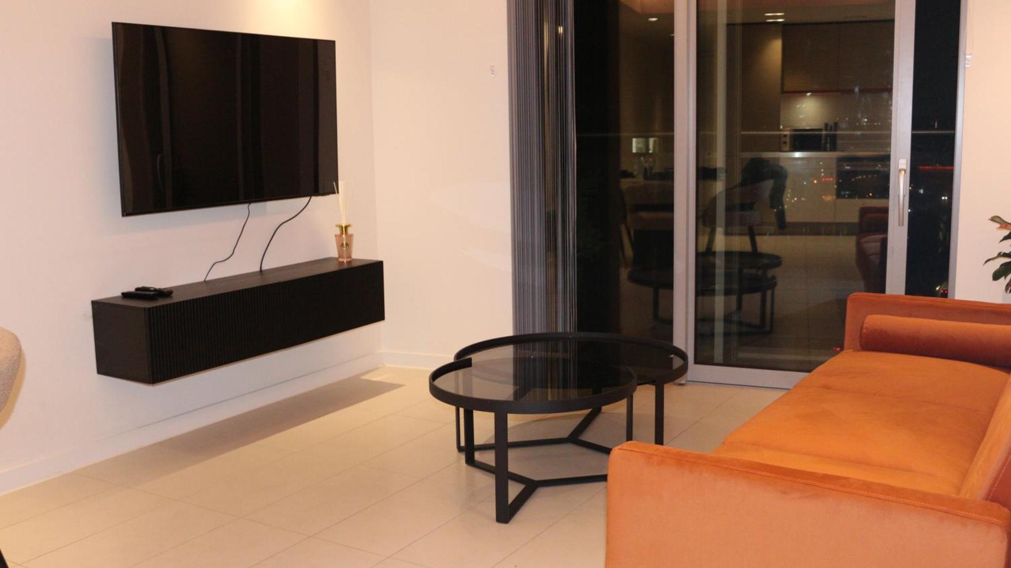 Luxury 1 Bedroom In *