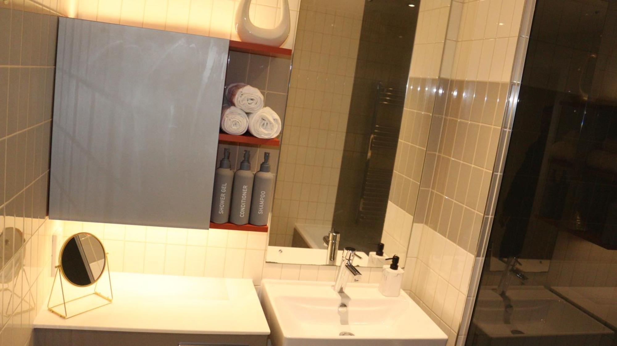 Apartment Luxury 1 Bedroom In *